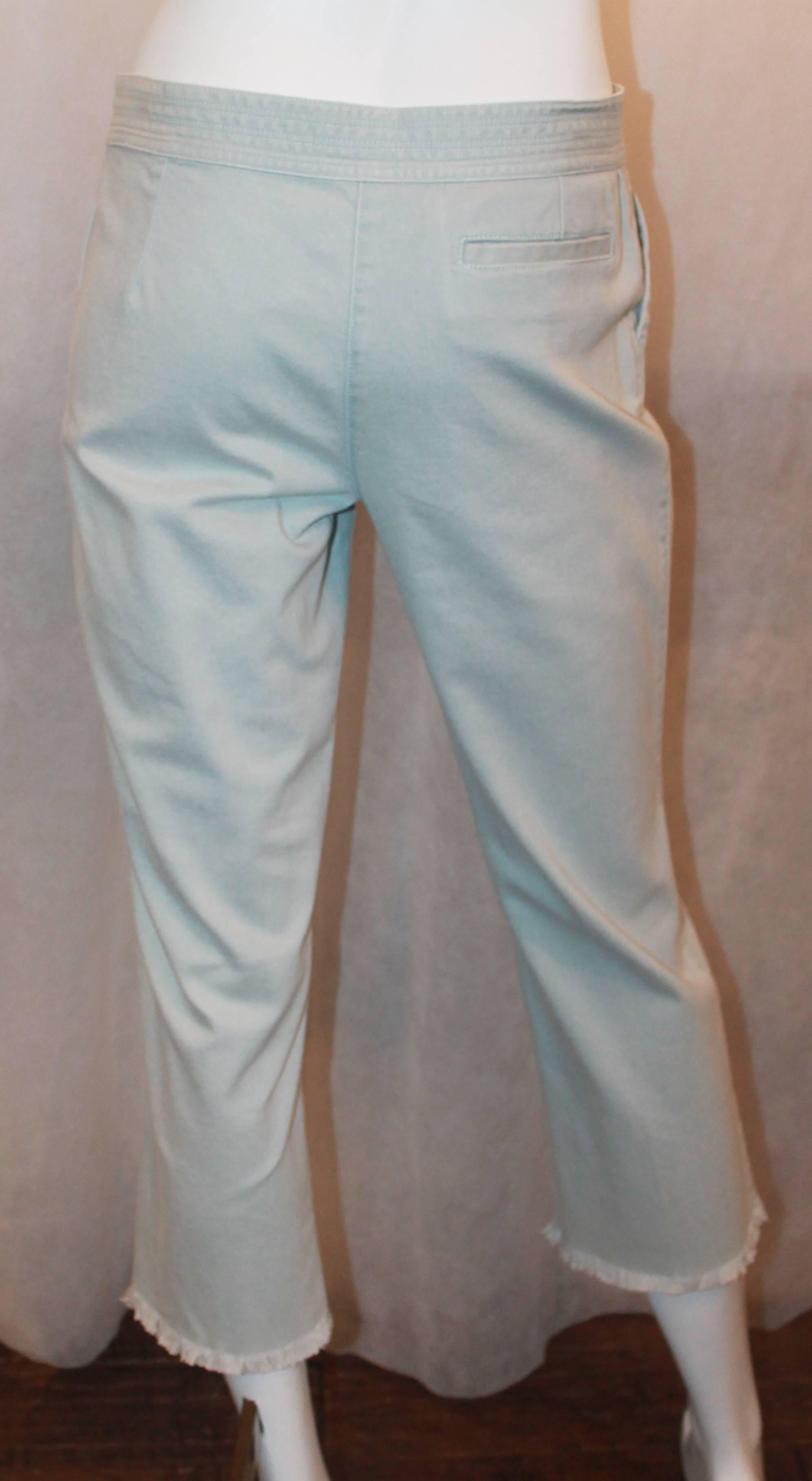 Chanel Light Denim Capri Pants w/ Frayed Bottom - Size: 40 - 04P In Excellent Condition In West Palm Beach, FL