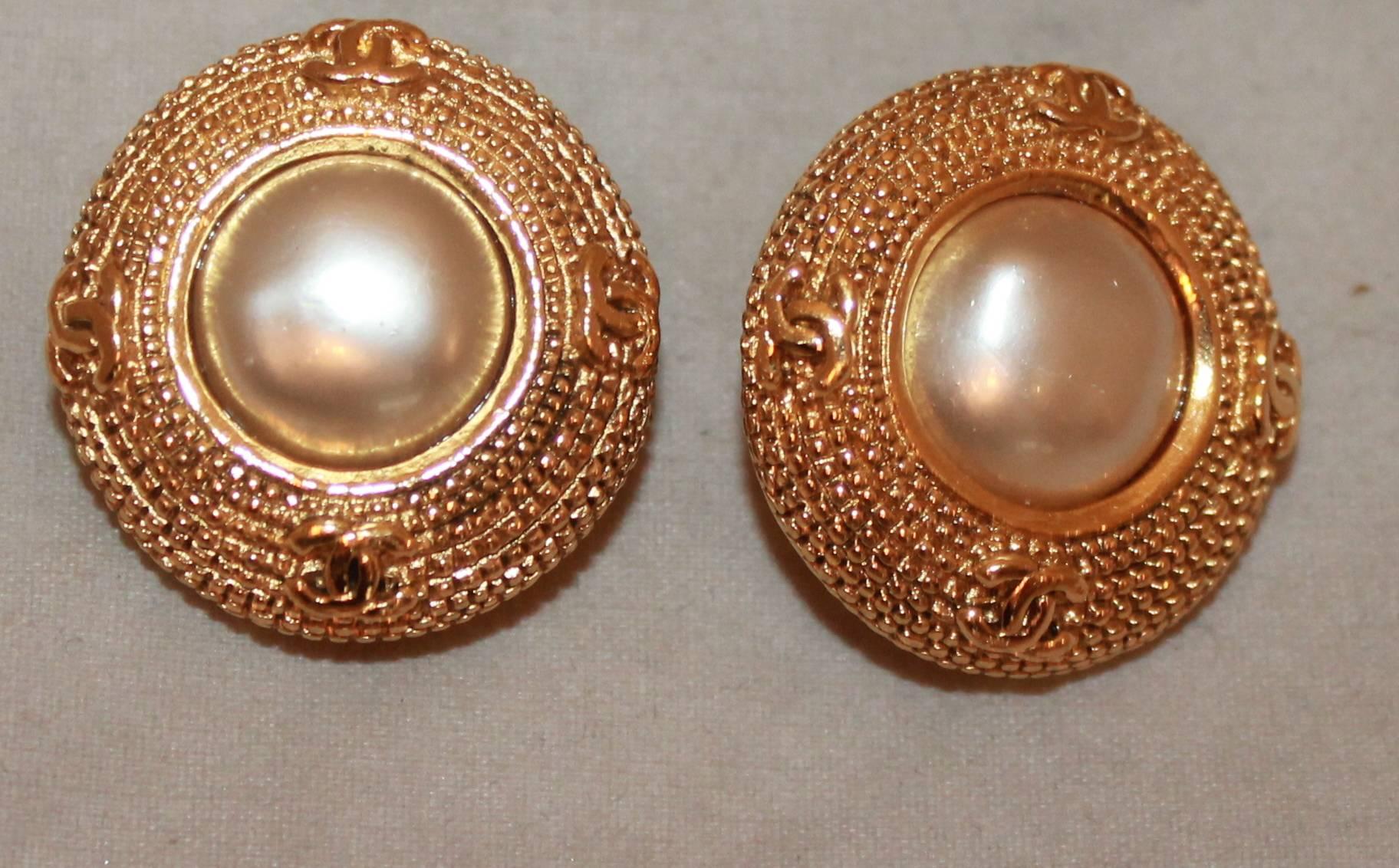 Chanel Textured Goldtone Round Clip-On Earrings w/ Pearl & 4 CC's - Circa 1989 In Excellent Condition In West Palm Beach, FL