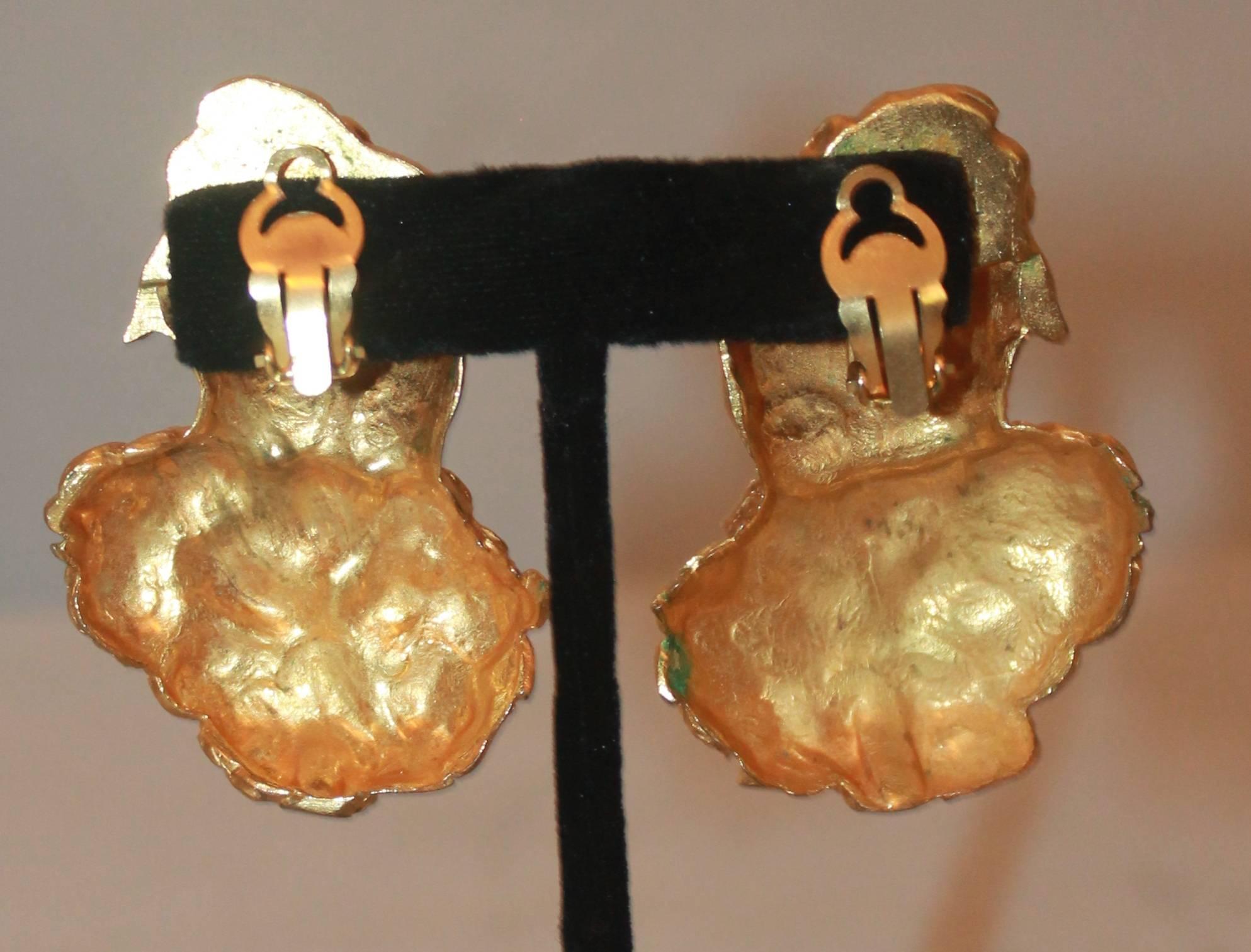 Isabel Canovas Vintage Goldtone Girl Behind Flower Bouquet Earrings-Circa 1980's In Good Condition In West Palm Beach, FL