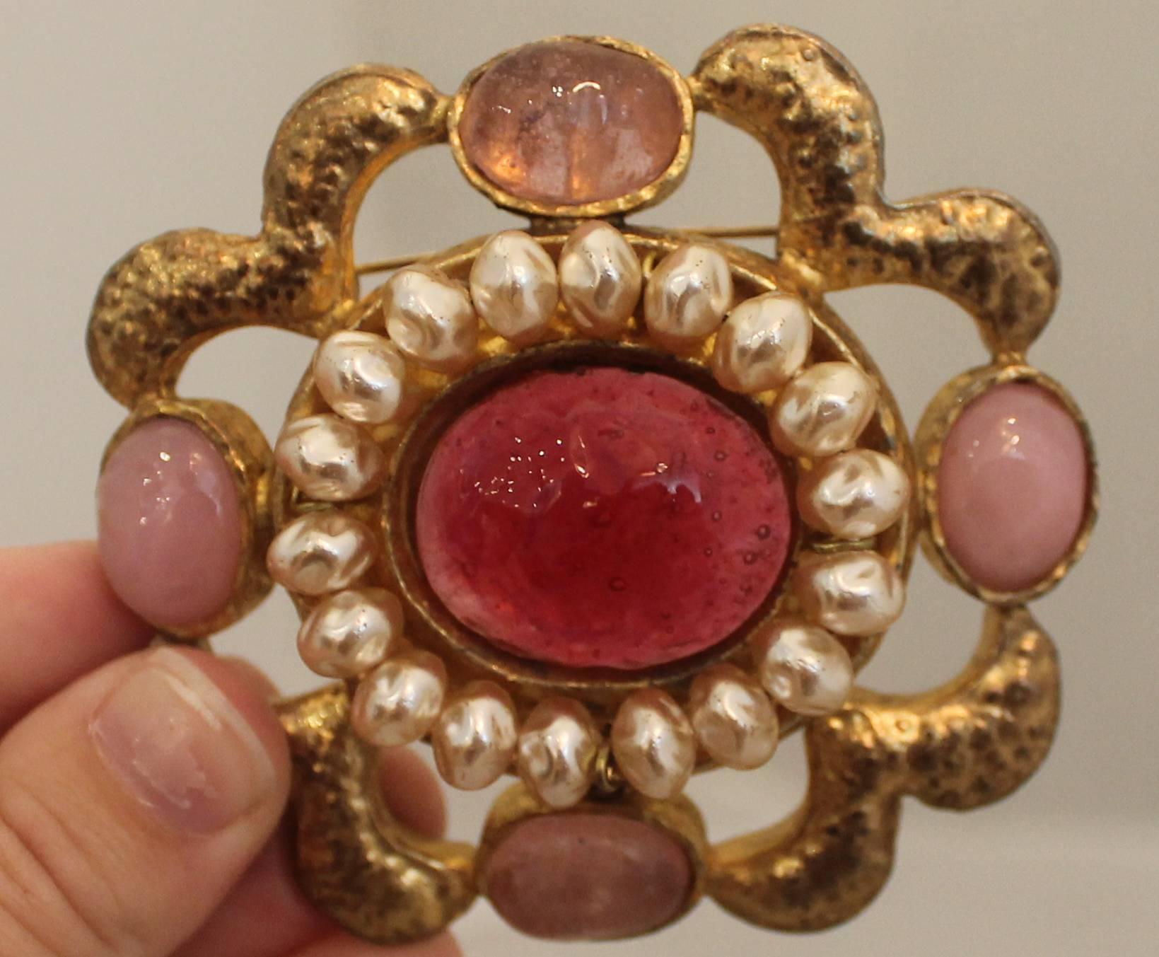 Chanel Vintage Gold Brooch & Pendant with Pink Gripoix & Pearls - circa 94P In Excellent Condition In West Palm Beach, FL
