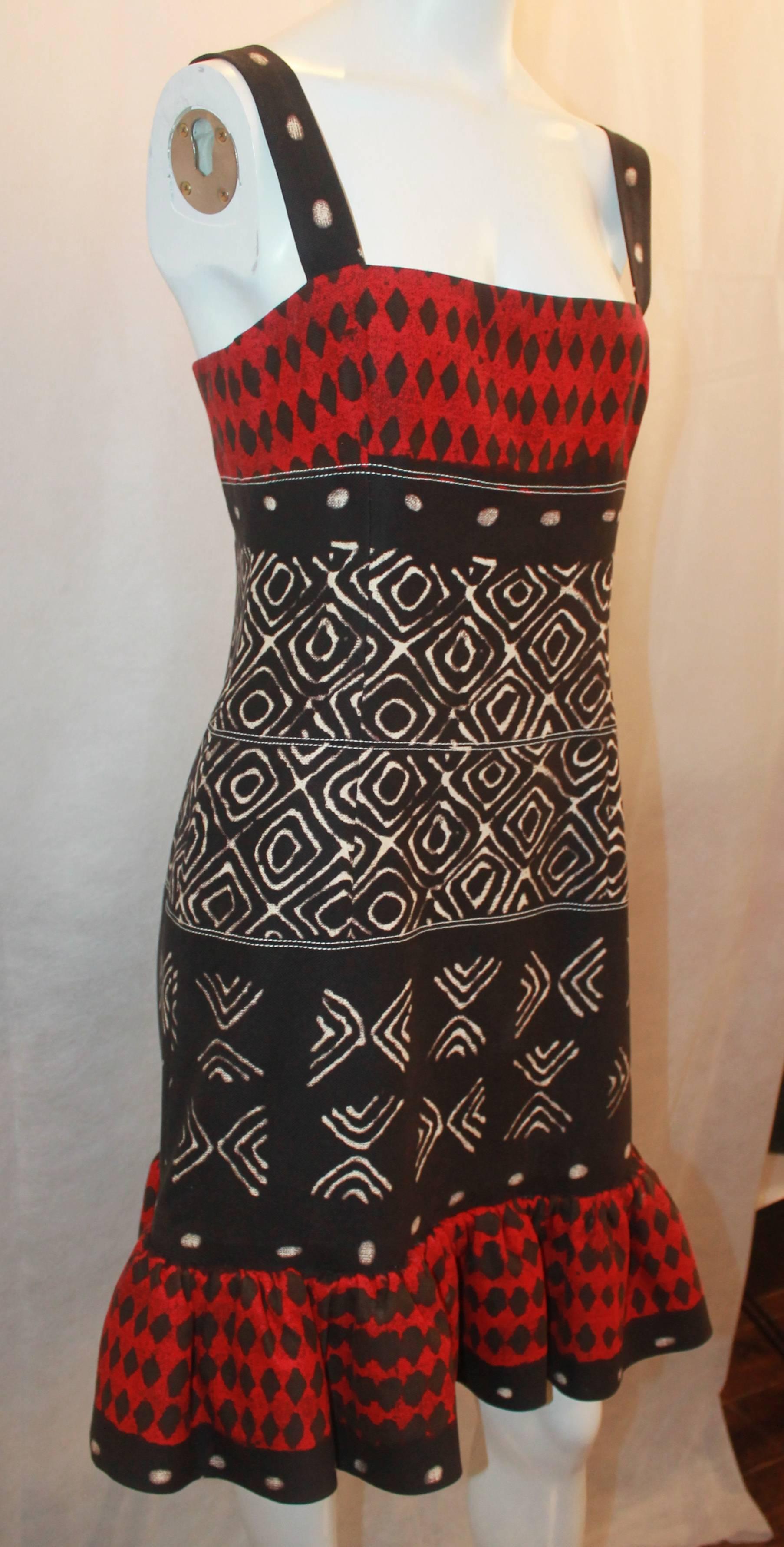 Oscar de la Renta Red, Black, & Ivory Cotton Sleeveless Tribal Print Dress - 8.  This adorable Oscar dress is in excellent condition.  It features a lovely red, black, and ivory cotton ivory print, a bottom ruffle, varying geometric designs