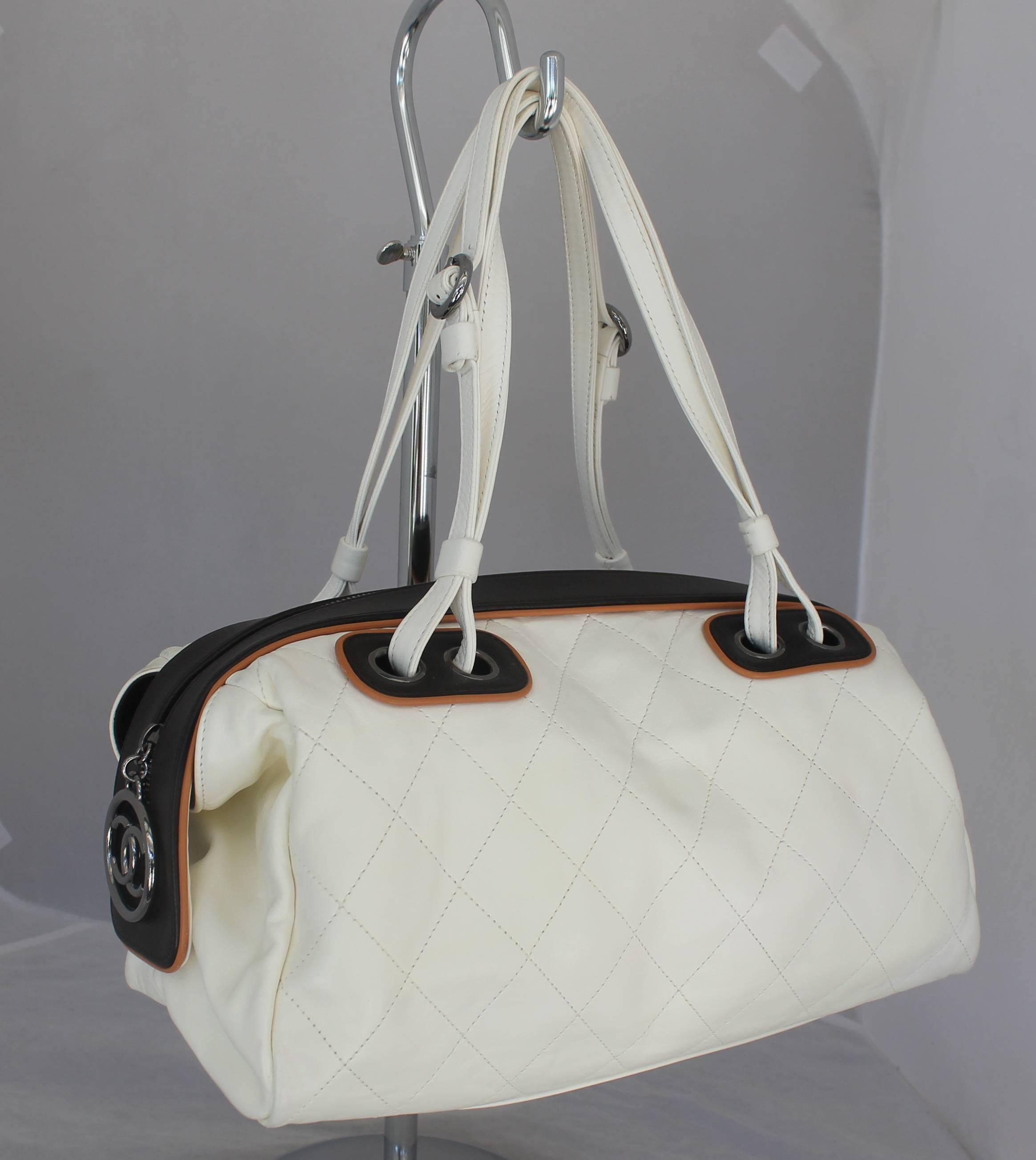 chanel white quilted shoulder bag