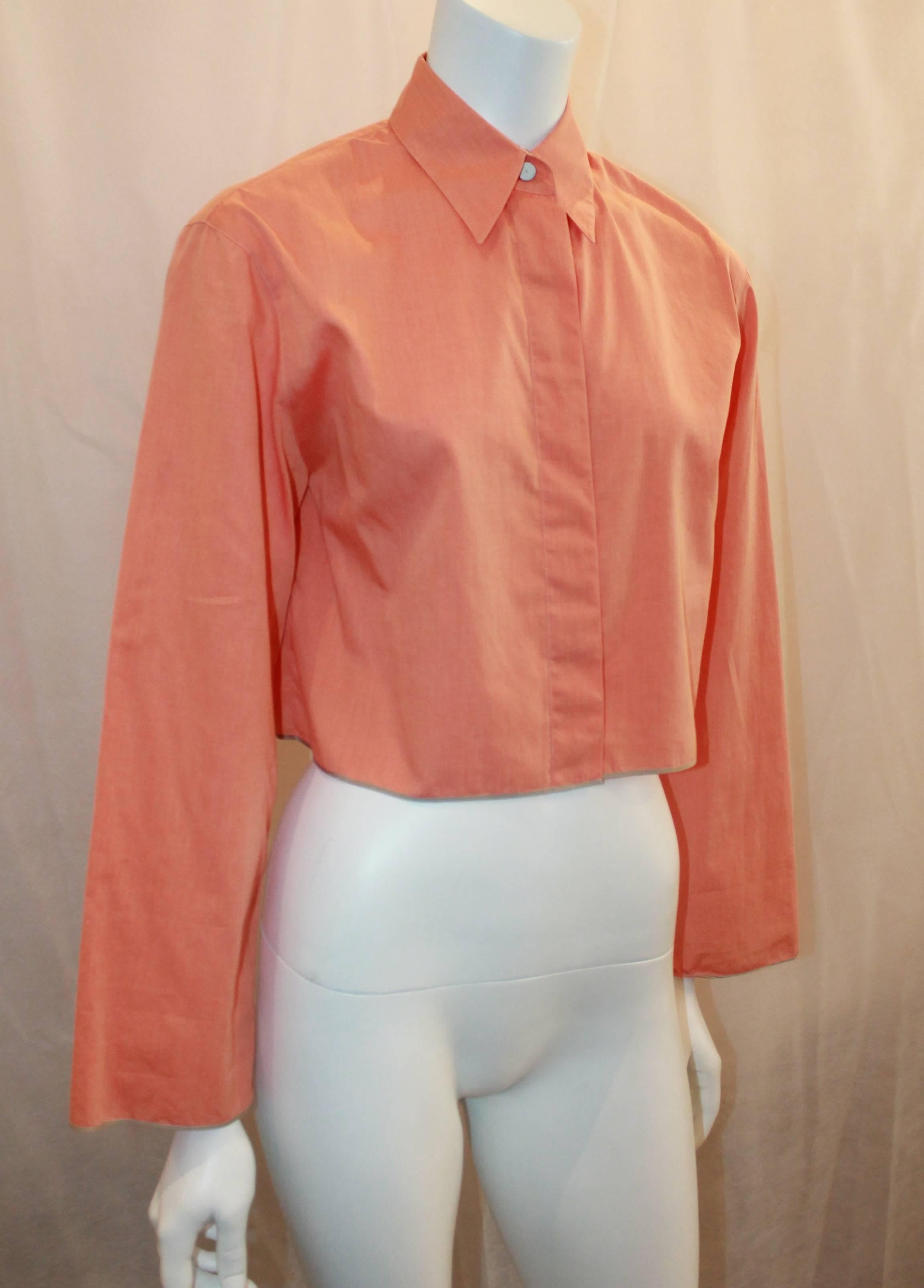 Chanel Vintage Orange Cotton Collared Cropped Top - 36 - 99P. This top is in excellent condition and is perfect for the spring and summer seasons. It features wide long sleeves, hidden buttons, and a faint olive trimming. 

Measurements:
Bust-
