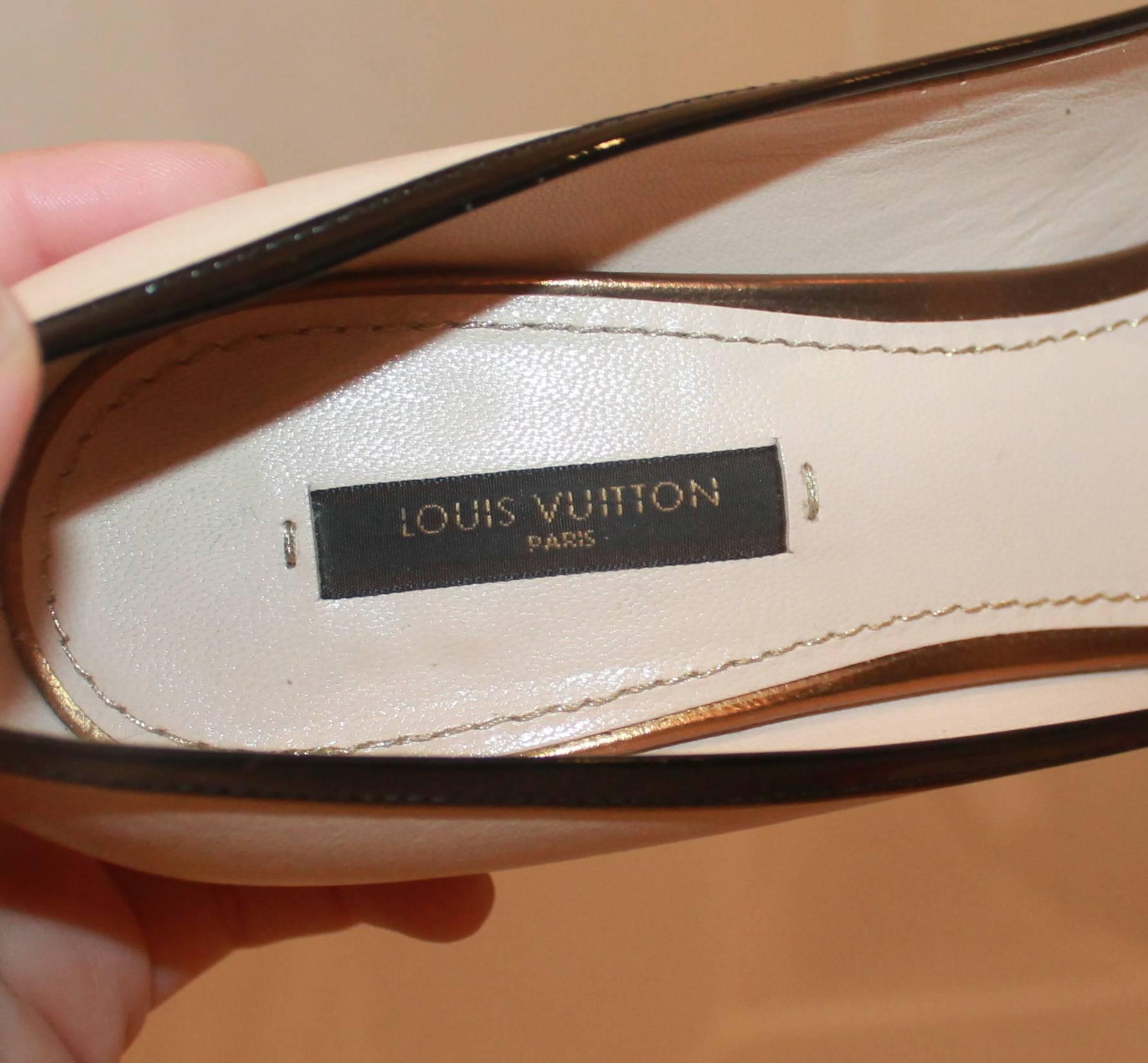 Louis Vuitton Limited Edition Art Deco Black, Ivory, and Gold Pumps - 38 1