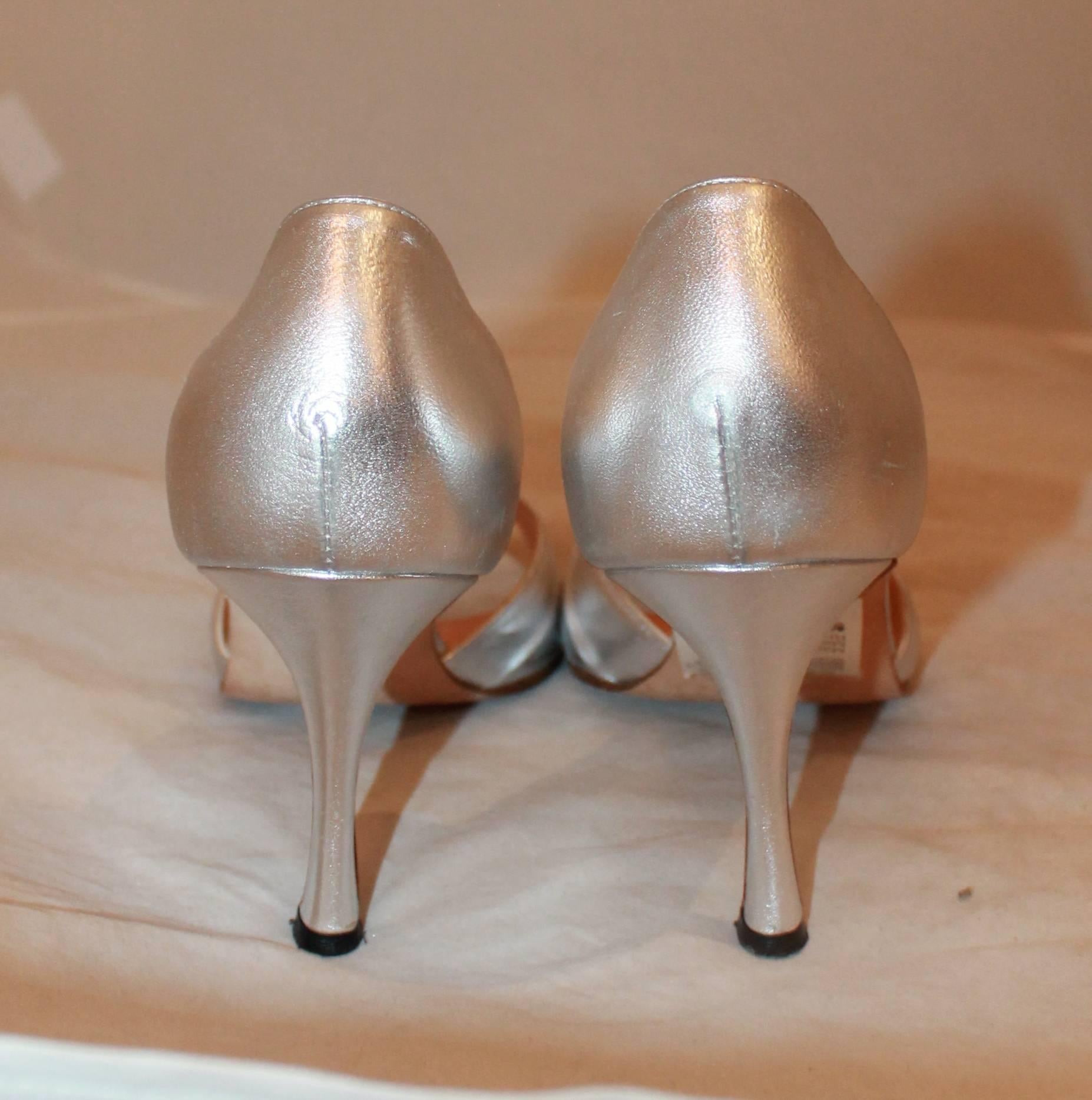 Manolo Blahnik Silver Metallic Leather Heels with Rhinestone Buckle - 41.5 In Good Condition In West Palm Beach, FL