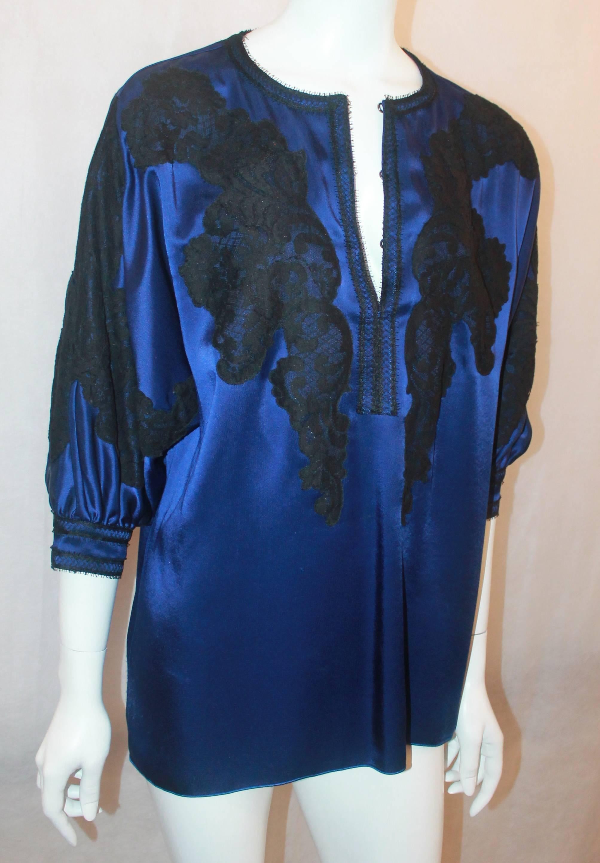 Andrew GN Blue & Black Silk Tunic Top with Lace Detail - 40 In Good Condition In West Palm Beach, FL