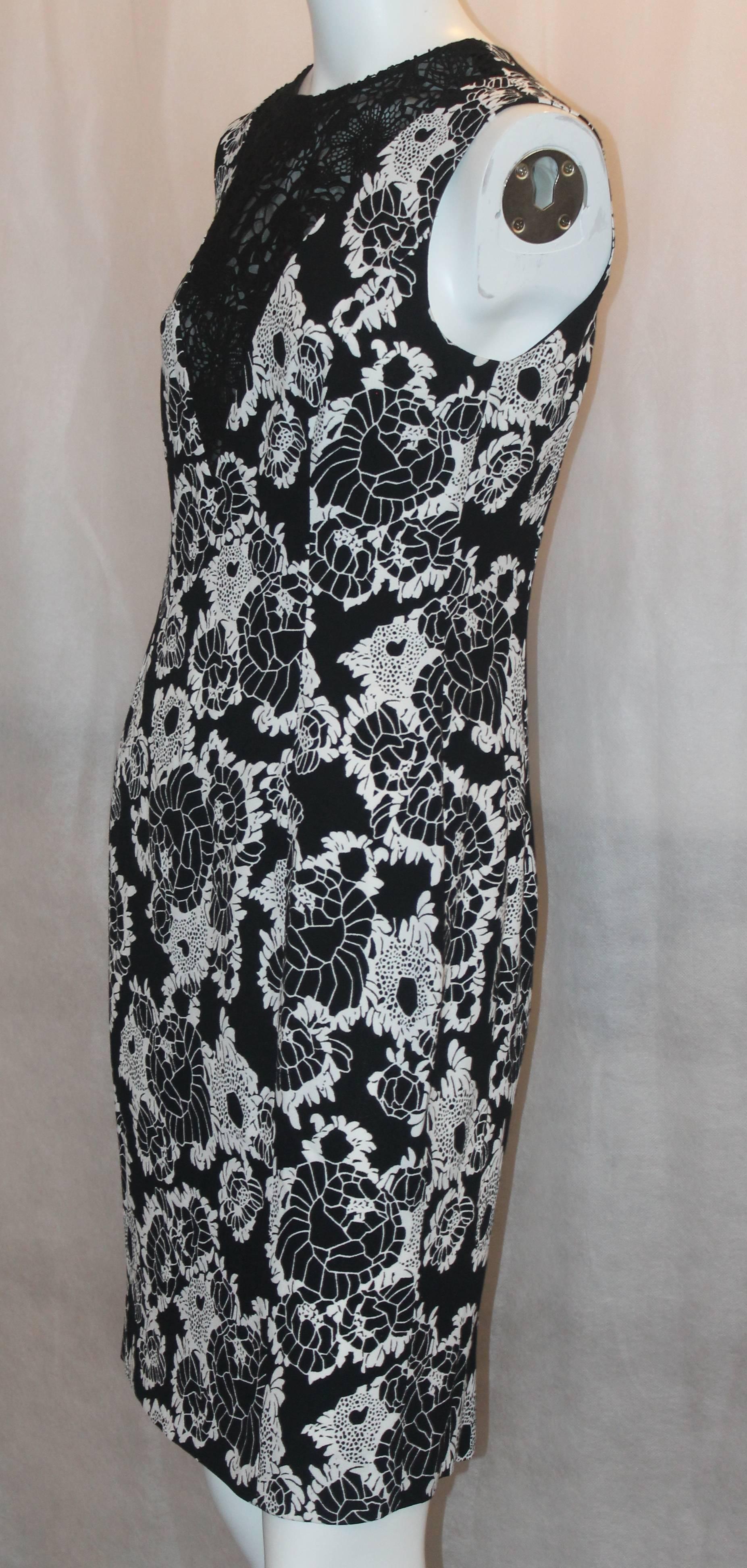 Oscar de la Renta Black & White Floral Print Dress with Lace - 6. This sleeveless dress is in excellent condition and features a floral lace 