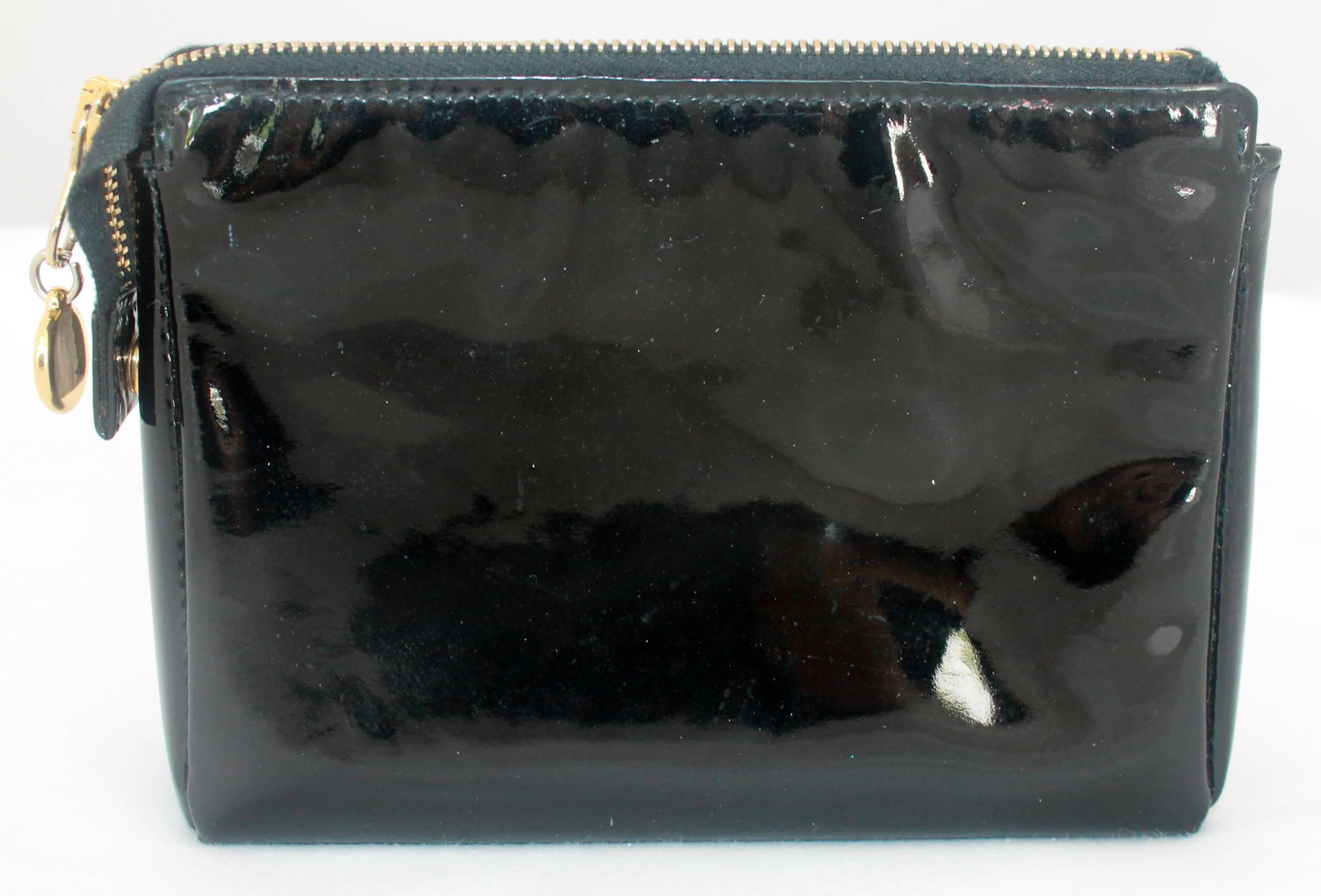 Chanel Black Patent Leather Makeup Case - GHW - Circa 1997 In Good Condition In West Palm Beach, FL