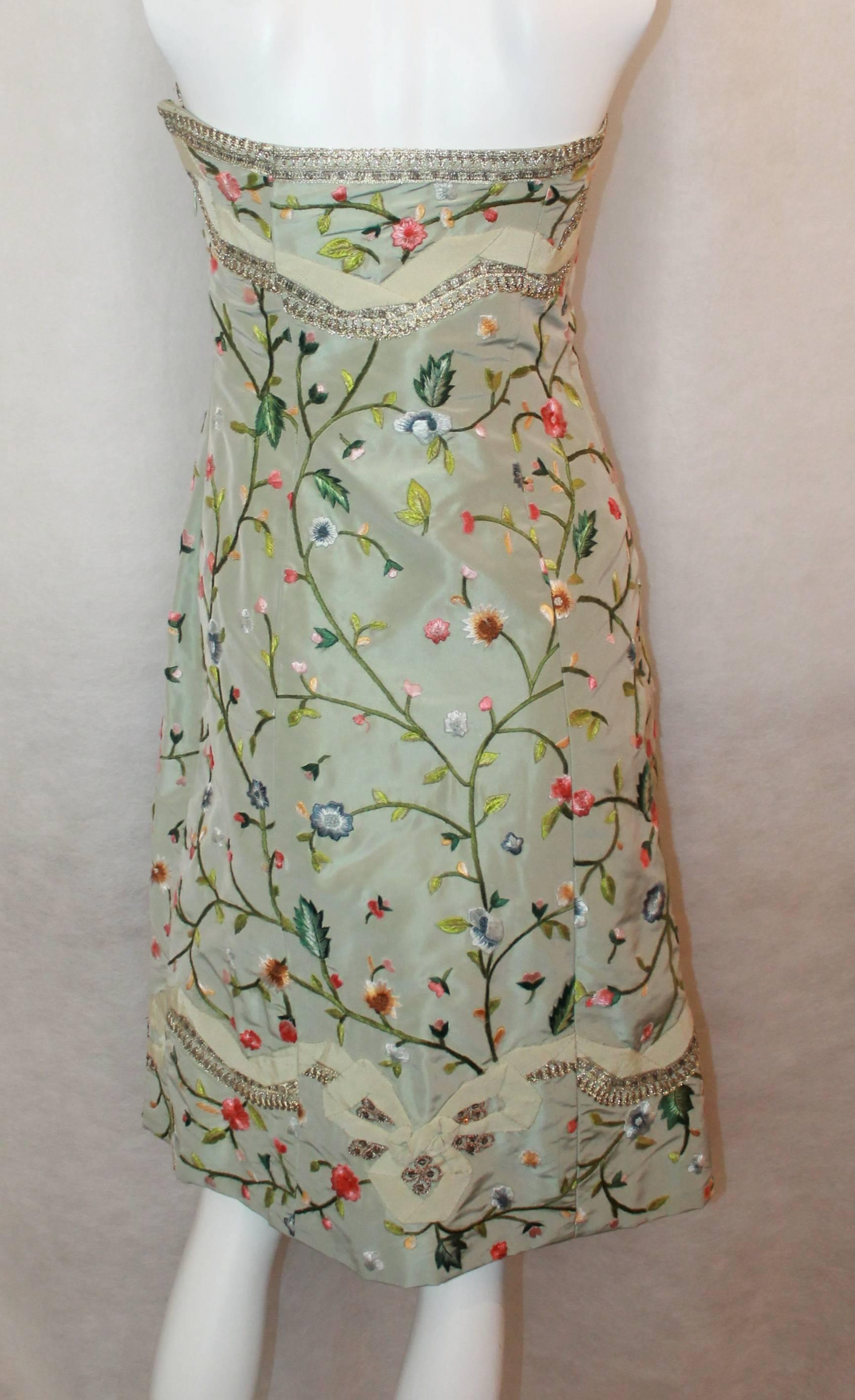 Oscar de la Renta Pastel Green Silk Taffeta Floral Strapless Dress - 4 In Good Condition In West Palm Beach, FL