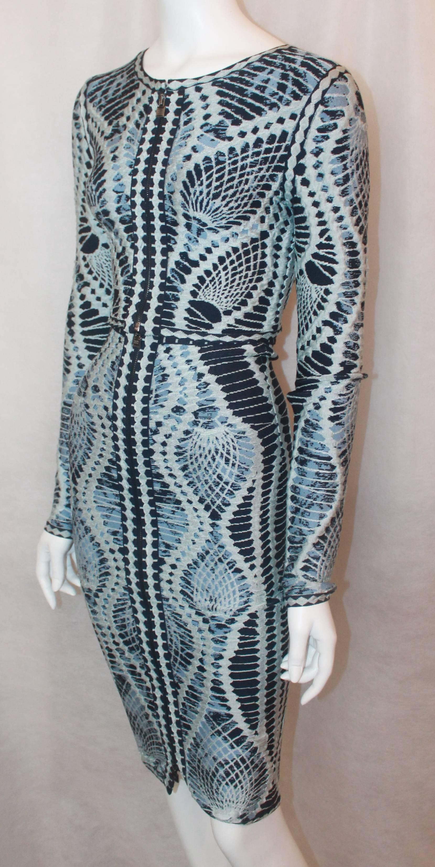 Herve Leger Navy & Blue Printed Crop Bolero and Midi Skirt Set - XS. This tight set is in excellent condition and looks fantastic on. It features palladium zippers on both the bolero and skirt and also on the sleeve ends.