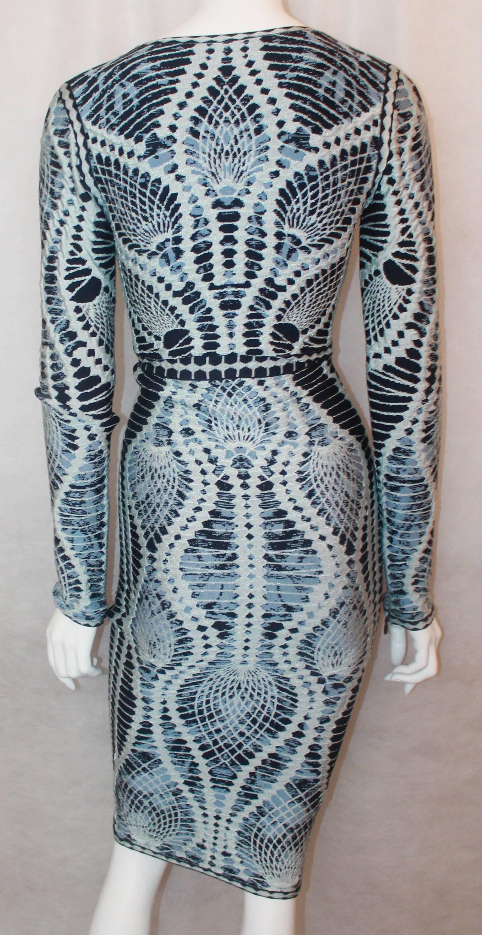 Herve Leger Navy & Blue Printed Crop Bolero and Skirt Set - XS In Excellent Condition In West Palm Beach, FL