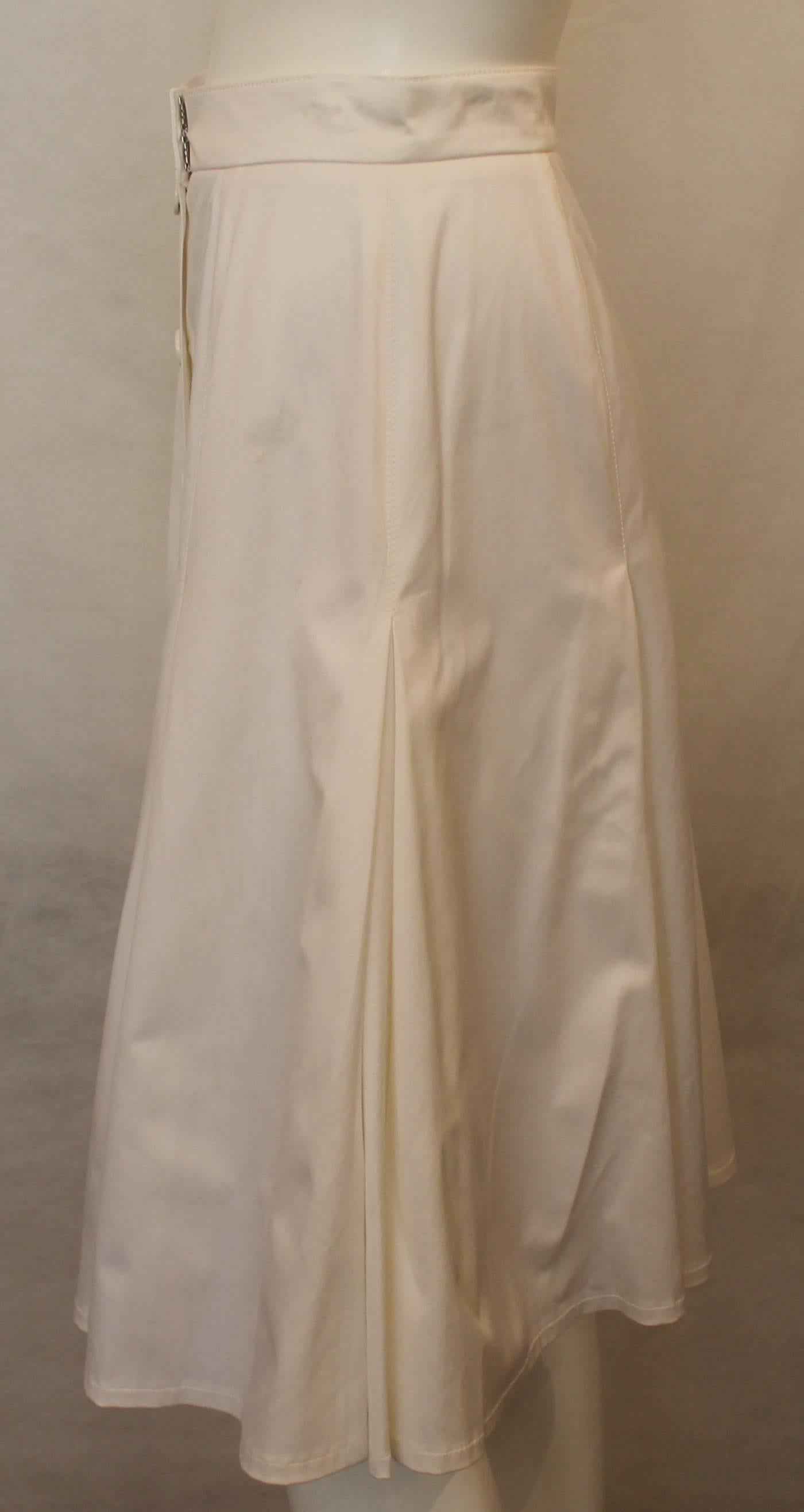 Brown Oscar de la Renta White Cotton Tea Length Skirt with Pleats and Buttons - 6