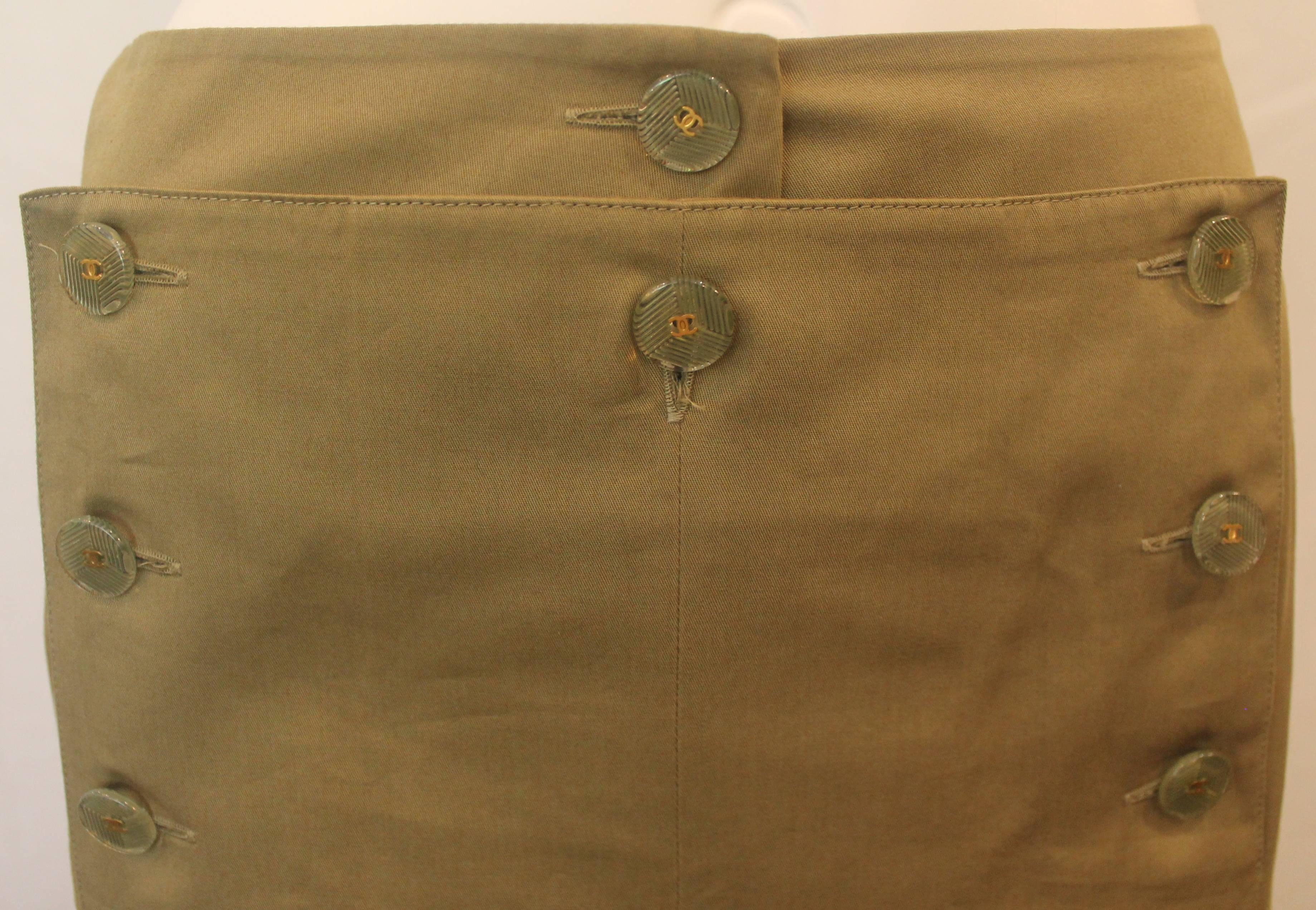 Brown Chanel Olive Skirt with Pleating and Lucite Buttons - 36 - 02 P