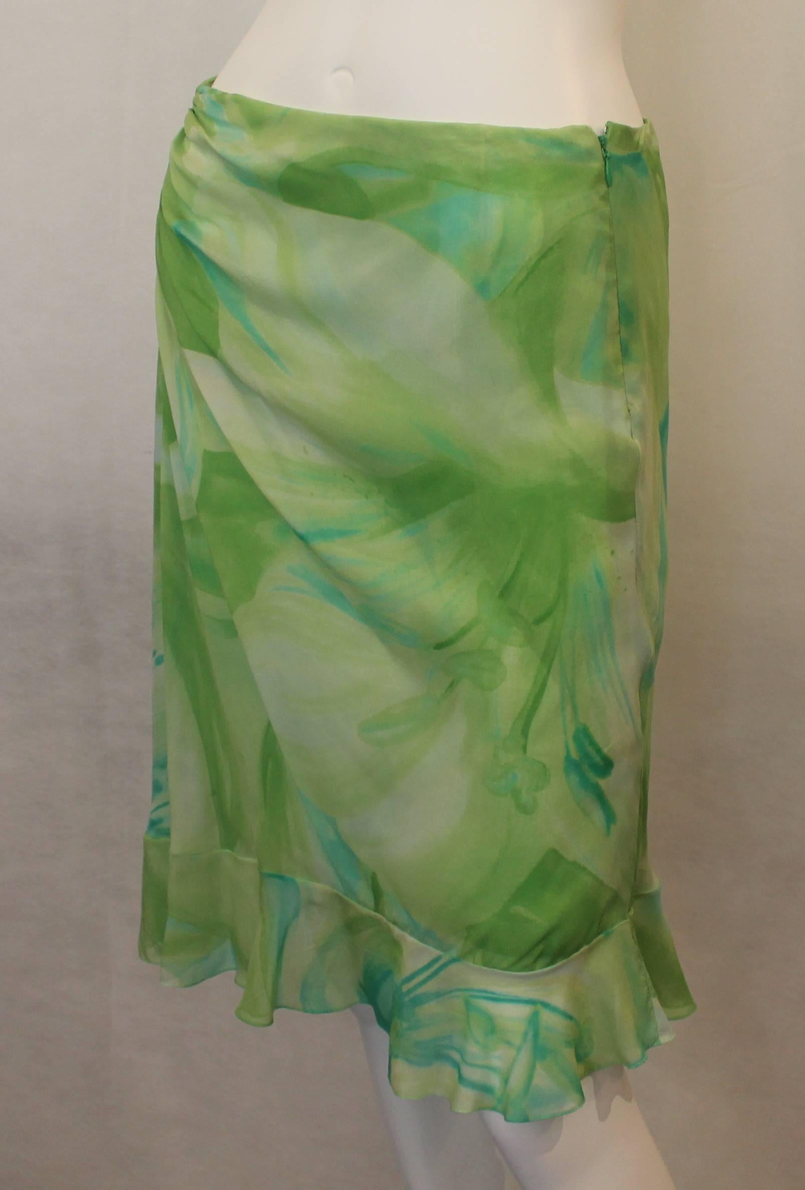 Oscar de la Renta Green Watercolor-Like Floral Printed Silk Chiffon Skirt - 6. This skirt has multiple shades of green on it and features a watercolor-like floral print. There is a side zipper and has some ruching on the top/side and a bottom