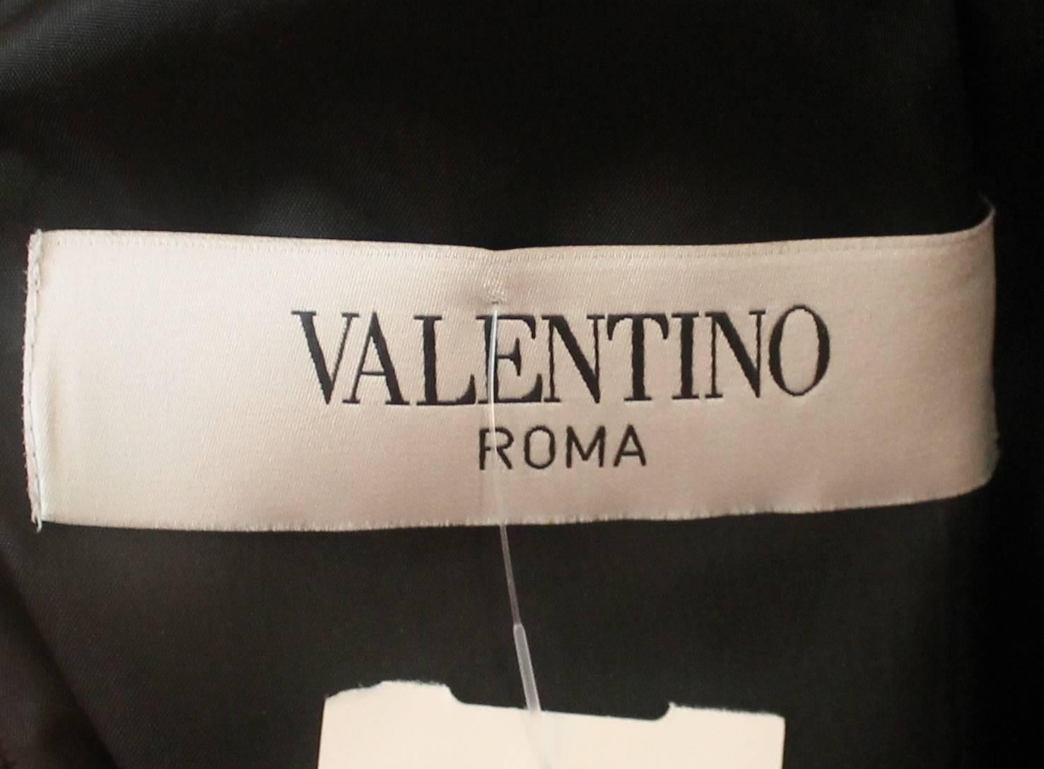 Valentino Valentino Schwarzes ärmelloses spitz zulaufendes Kleid mit Perlen aus Seide - S im Angebot 1