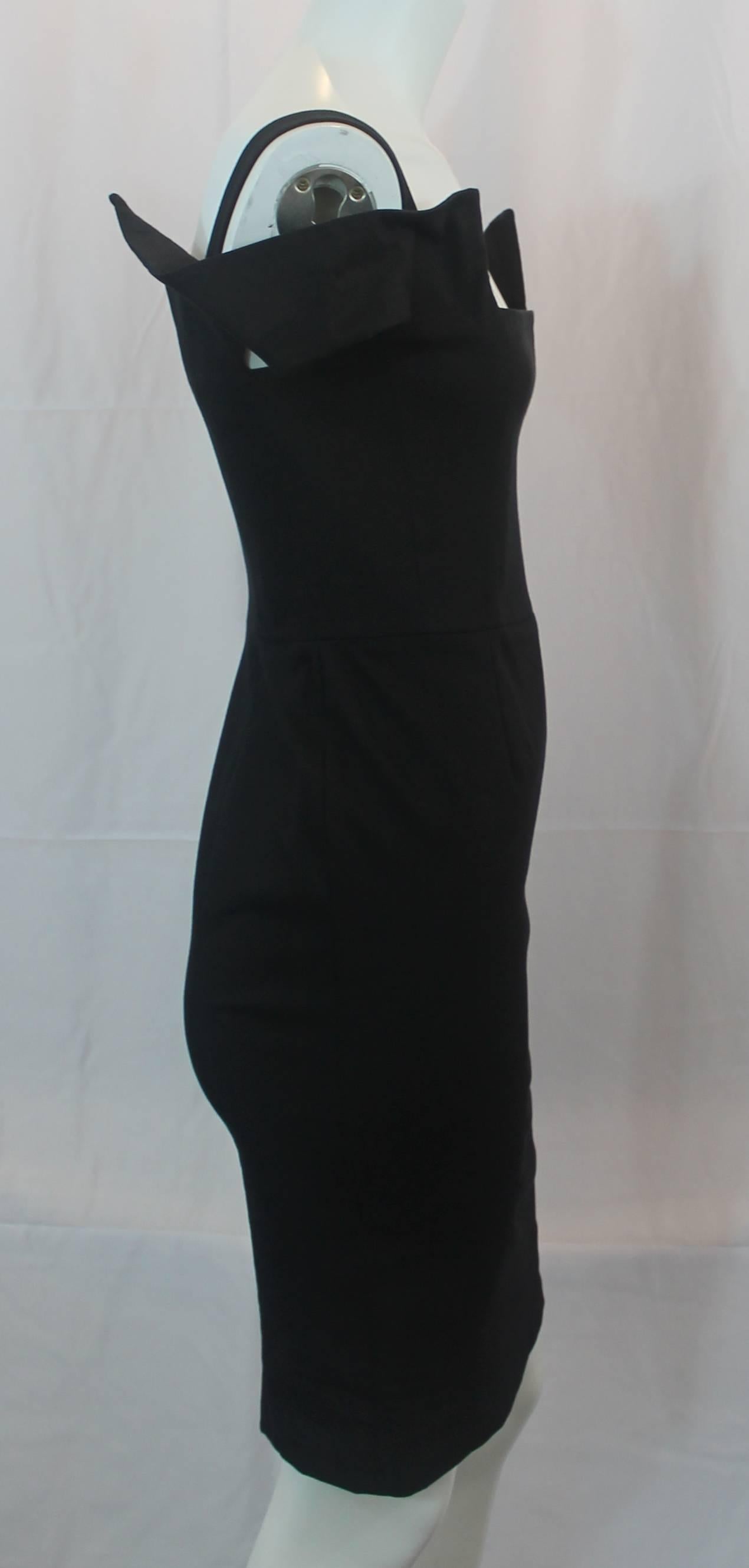 Schwarzes spitz zulaufendes Kleid aus Baumwollmischung von Fendi mit Ausschnitten - 40 im Zustand „Gut“ im Angebot in West Palm Beach, FL