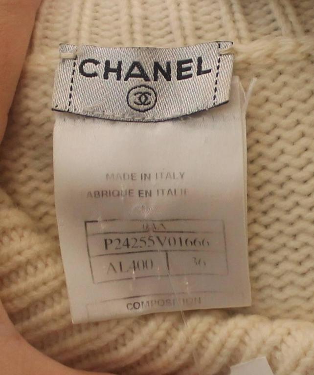 Chanel Ivory Cashmere Knitted Turtleneck with Gold Button Details - 36 - 04A For Sale 1