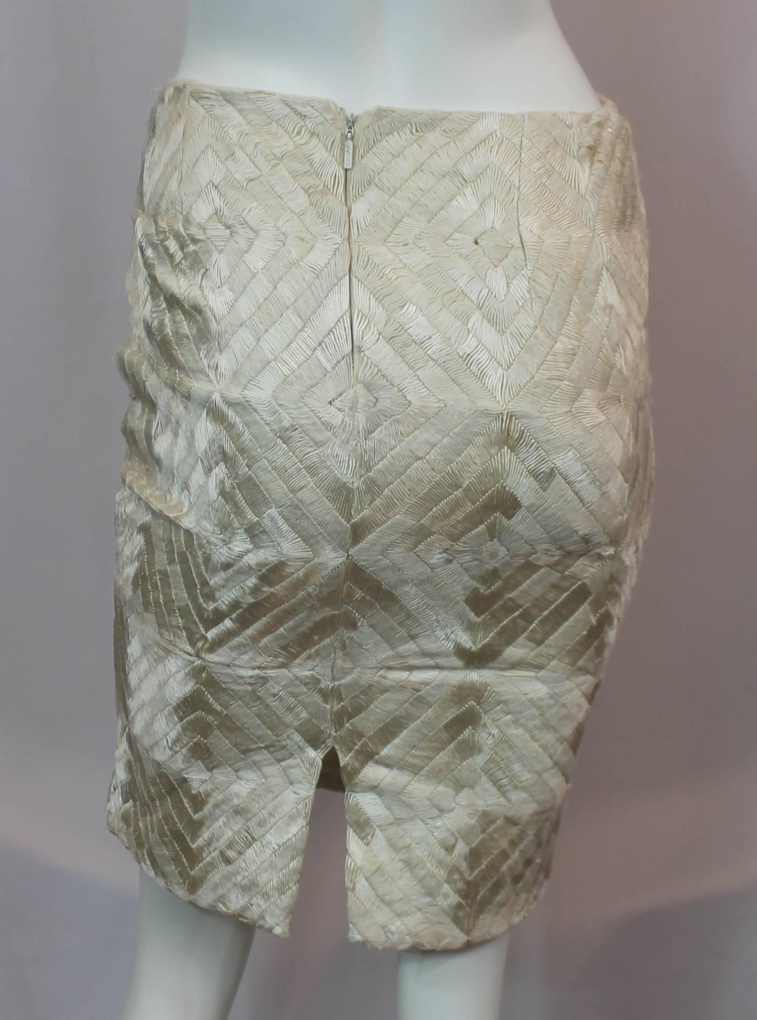 Gucci - Jupe effilée en soie crème avec motif de diamants - 42 État moyen à West Palm Beach, FL