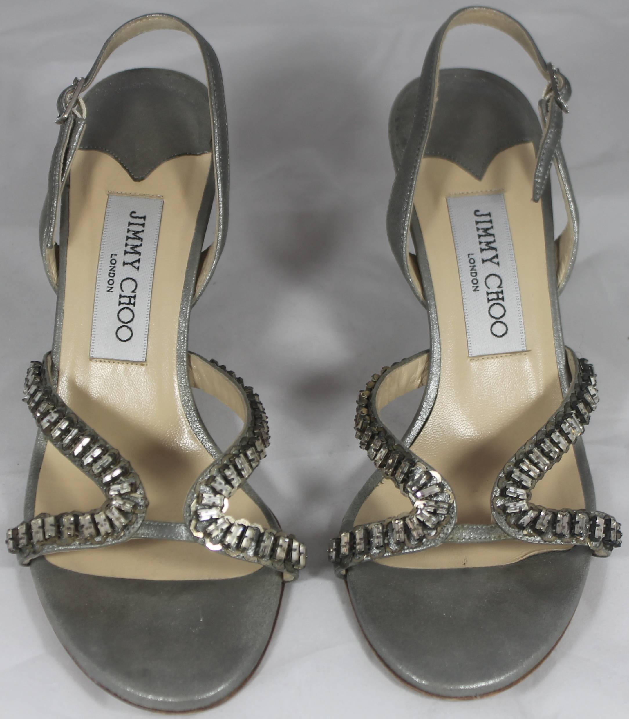 Schimmernde Silberne Slingback Heels von Jimmy Choo mit Verzierung - 37 im Zustand „Gut“ im Angebot in West Palm Beach, FL