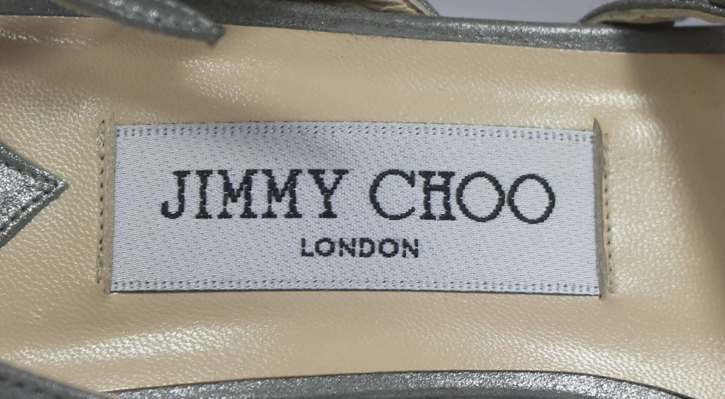 Jimmy Choo - Chaussures à talons à talons argentés chatoyants avec éblouissement - 37 en vente 1