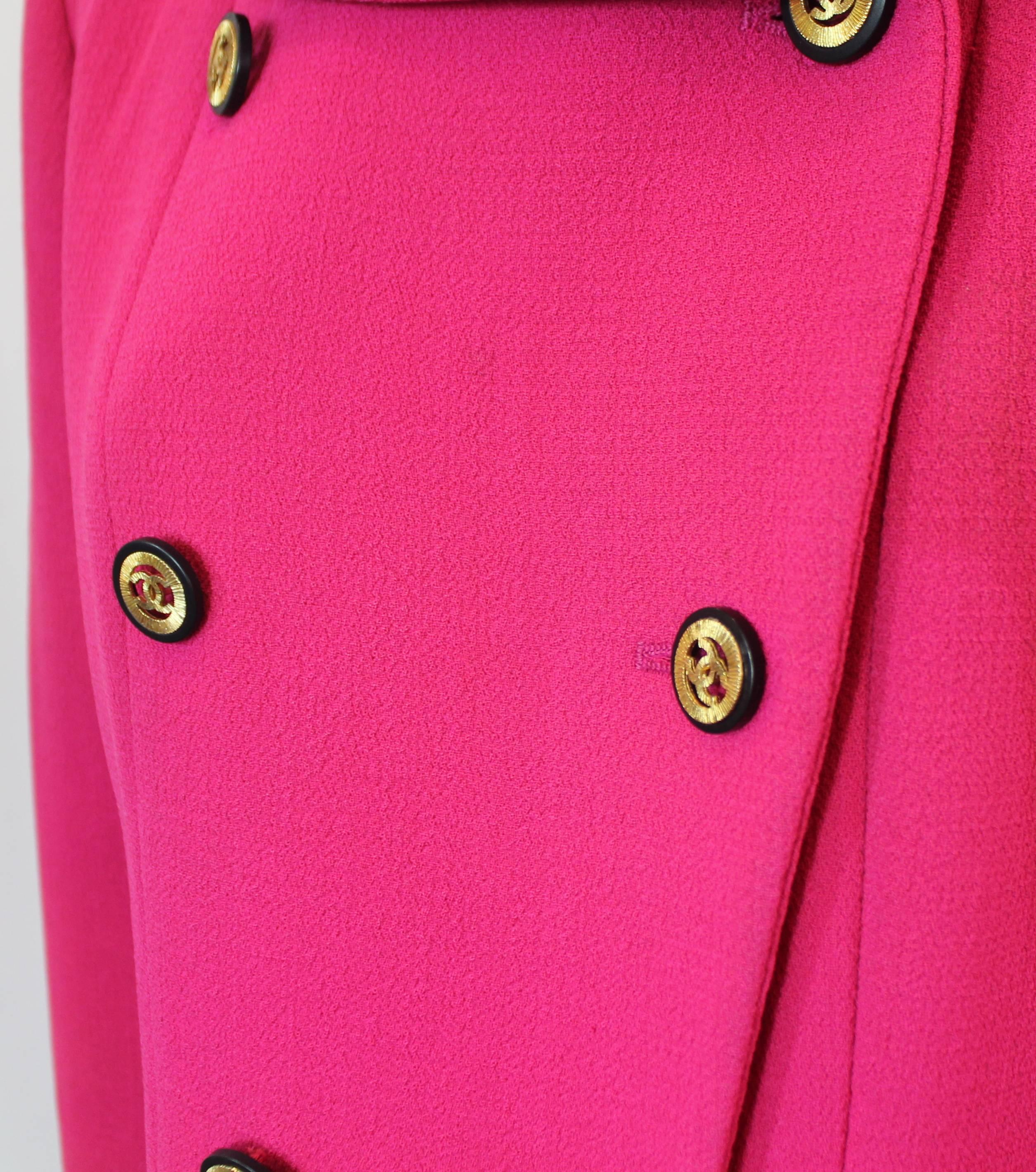 Chanel Chanel Fuchsiafarbene zweireihige Wolljacke mit 