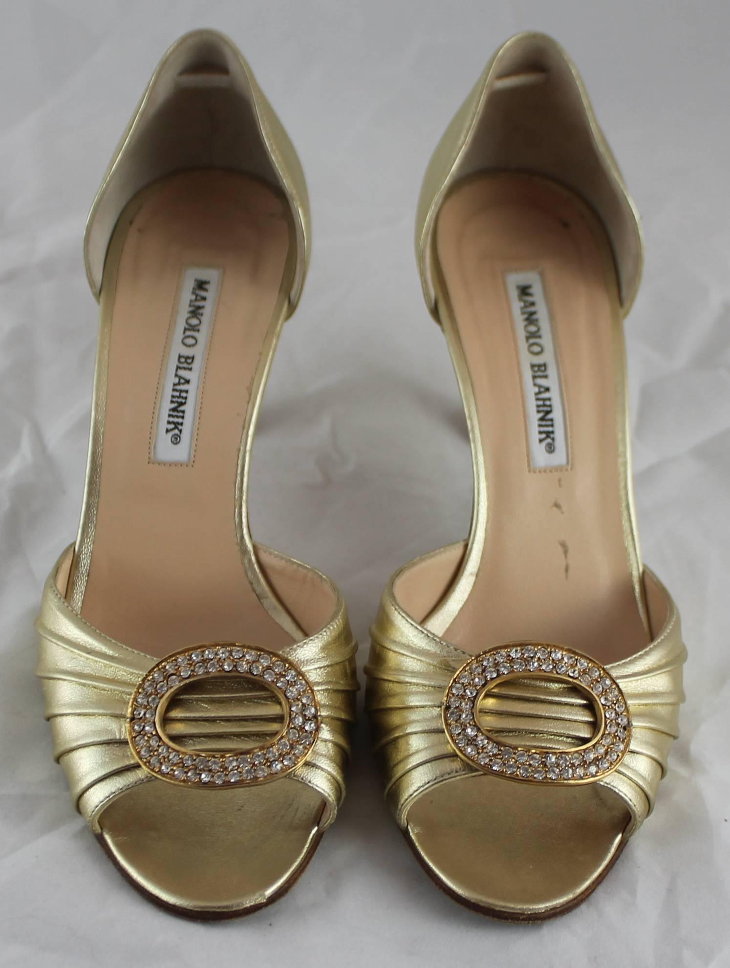Manolo Blahnik Gold D'Orsay Heels mit Strass-Detail - 36.5 (Braun) im Angebot
