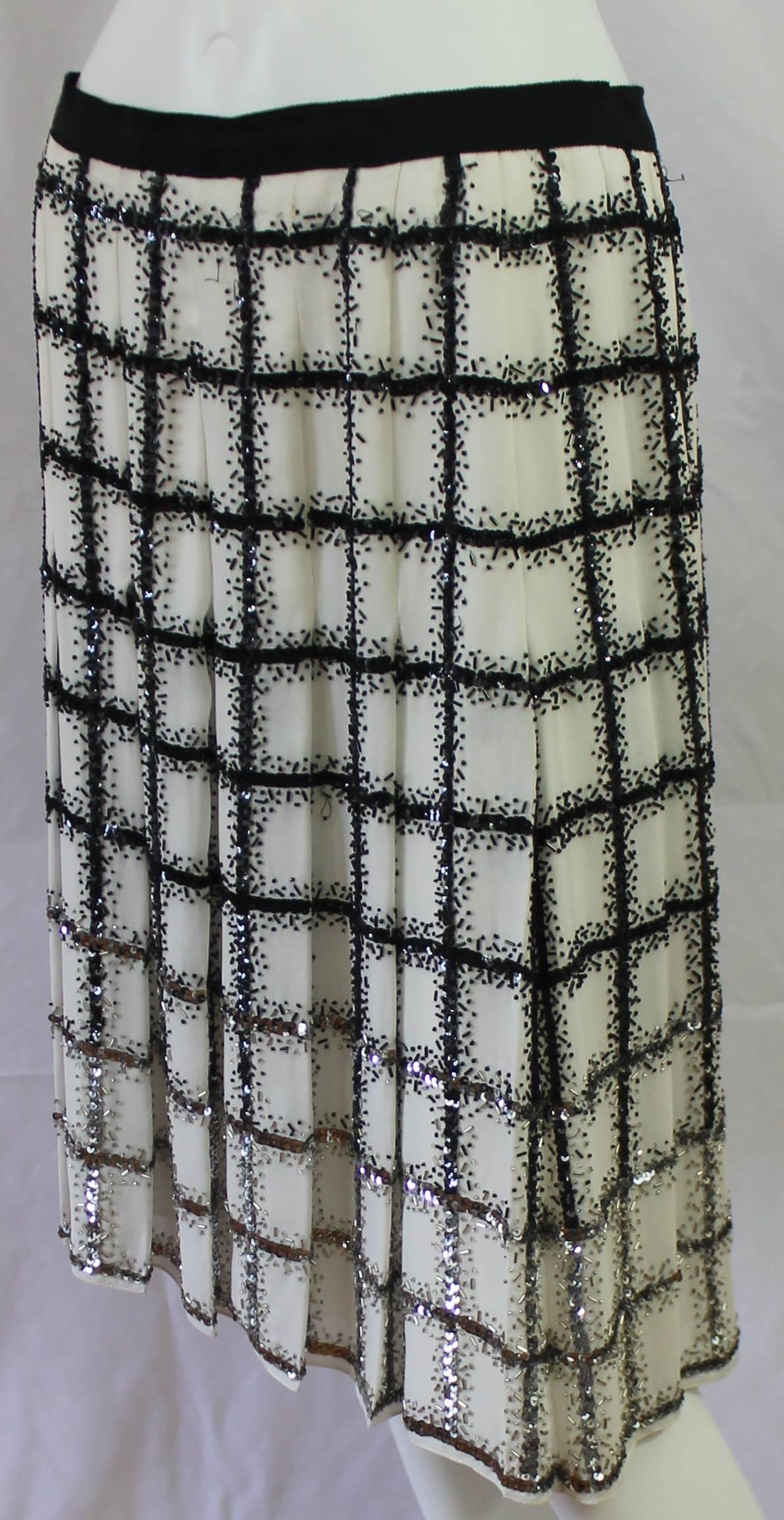 Oscar de la Renta Ivory & Black silk chiffon beaded pleated skirt-4-Circa 2012 In Excellent Condition In West Palm Beach, FL