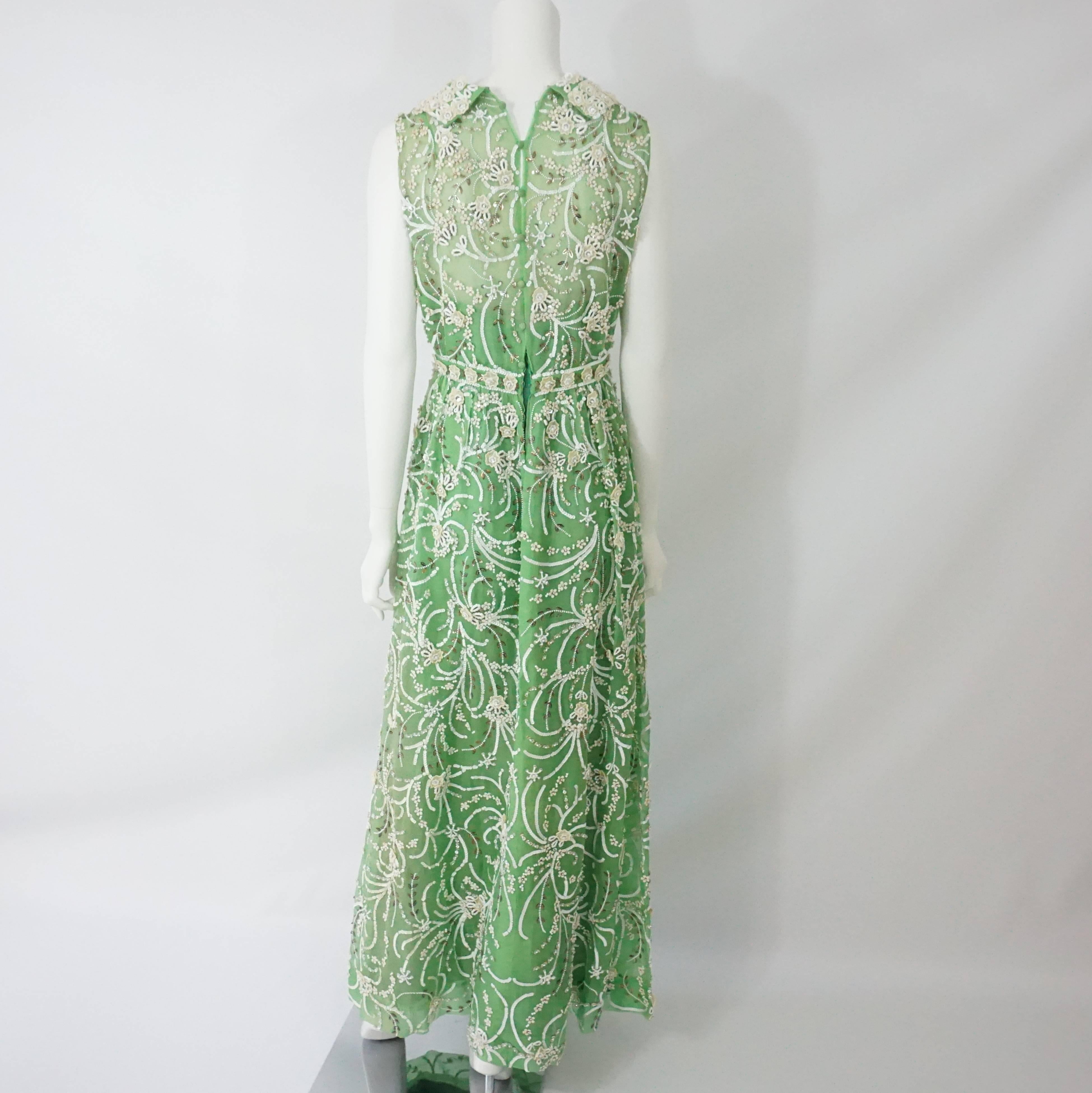 Malcolm Starr Vestido de organza de seda verde con muchas cuentas, circa años 70 Gris en venta