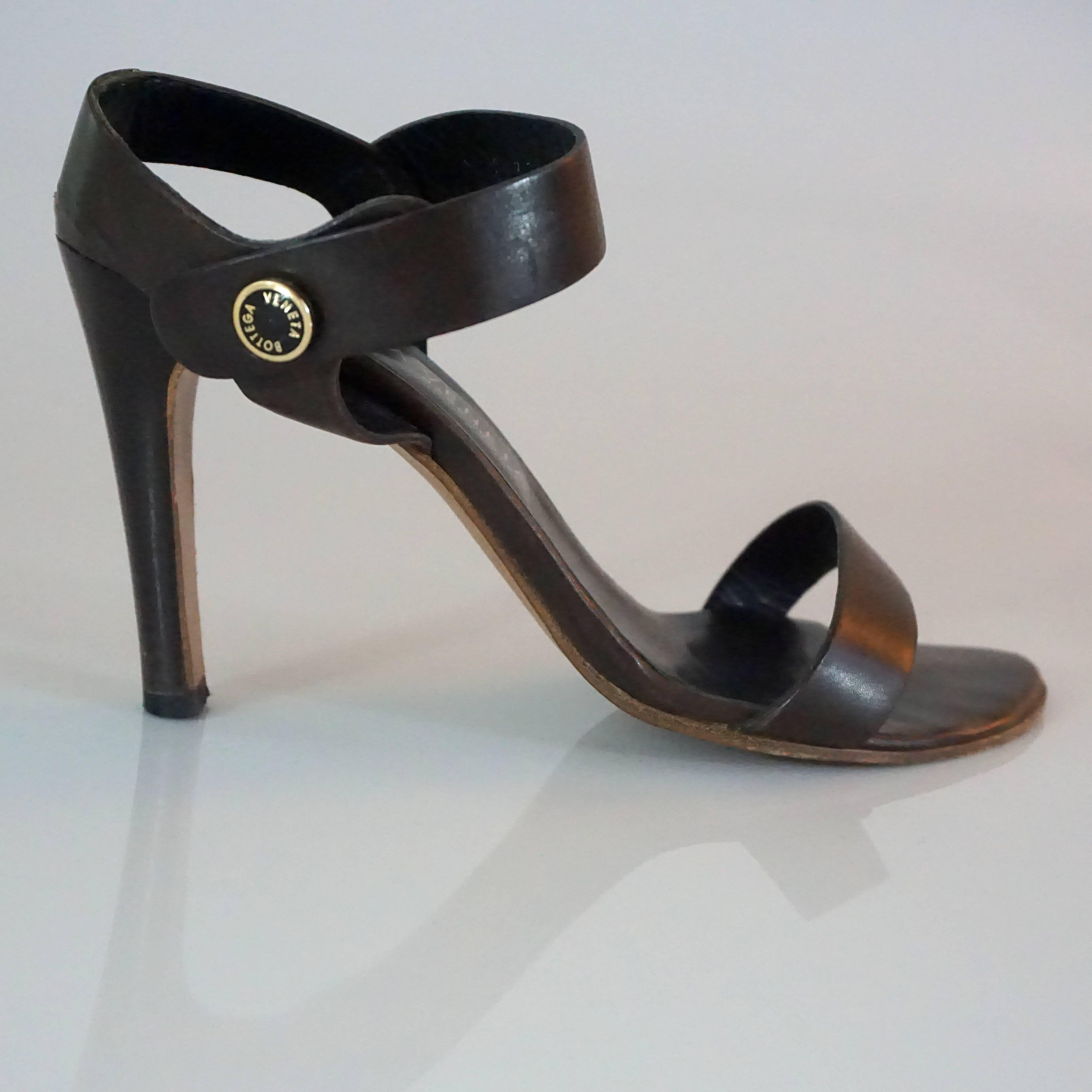 Bottega Veneta Chocolate Brown Leather Strappy Sandals - 36. These shoes have an ankle strap w/ a black and gold Bottega Snap. These shoes are in good condition with a faint smudge and some marks on the leather. 

Heel Height 4