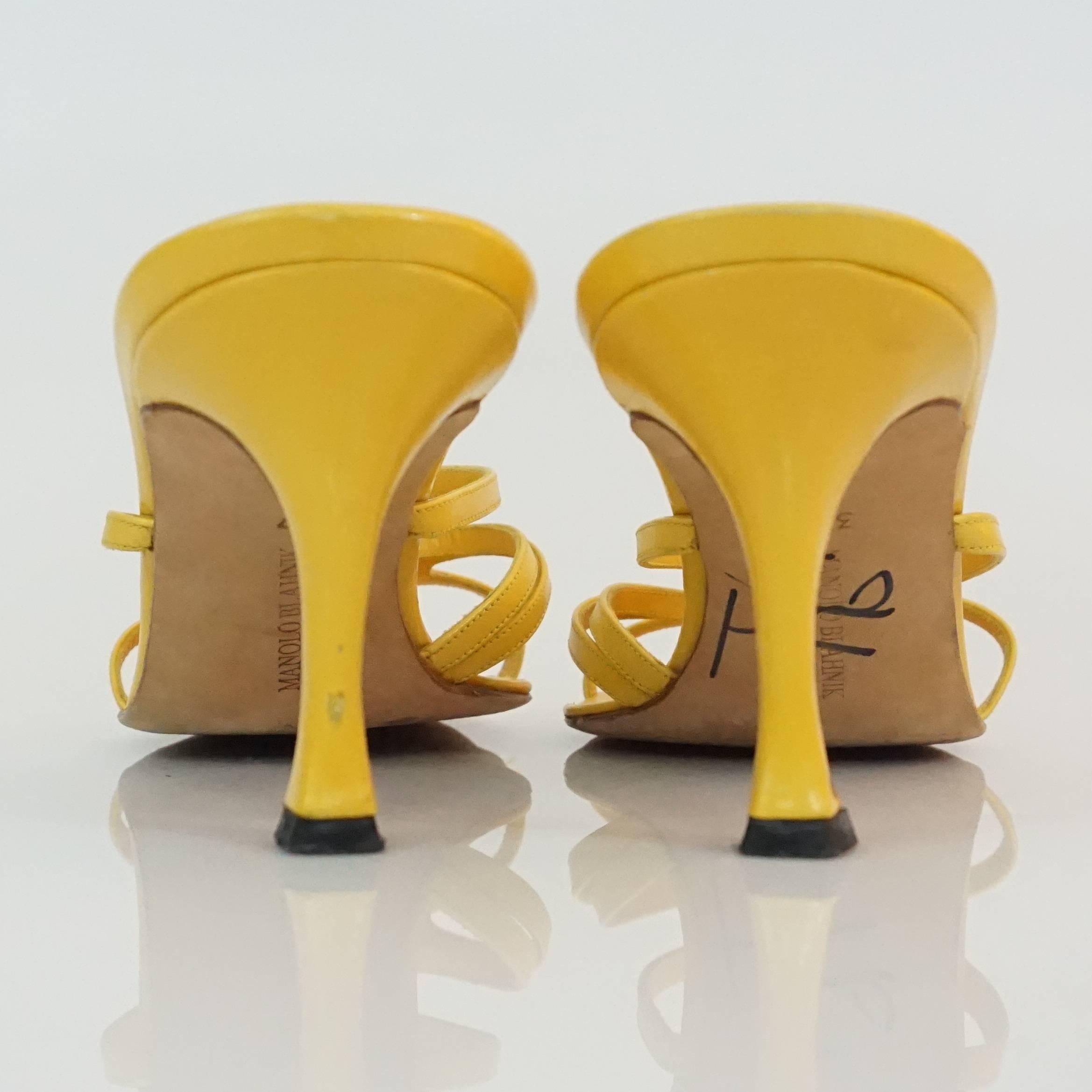 Manolo Blahnik Yellow Leather strappy sandal - 37 In Excellent Condition In West Palm Beach, FL