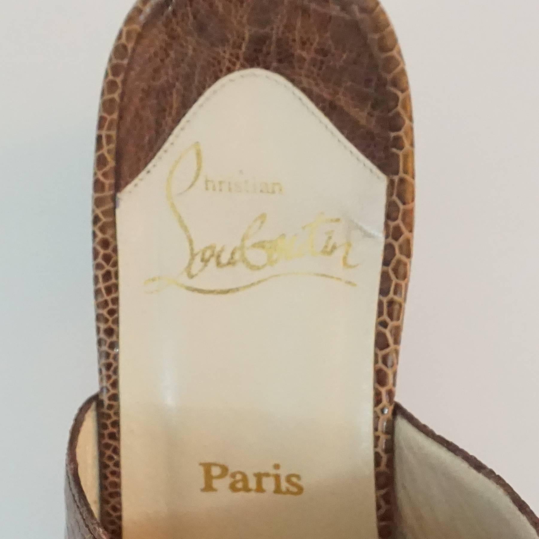Christian Louboutin Brown Crocodile Thong Sandal w/ Block Heel-37 In Excellent Condition In West Palm Beach, FL