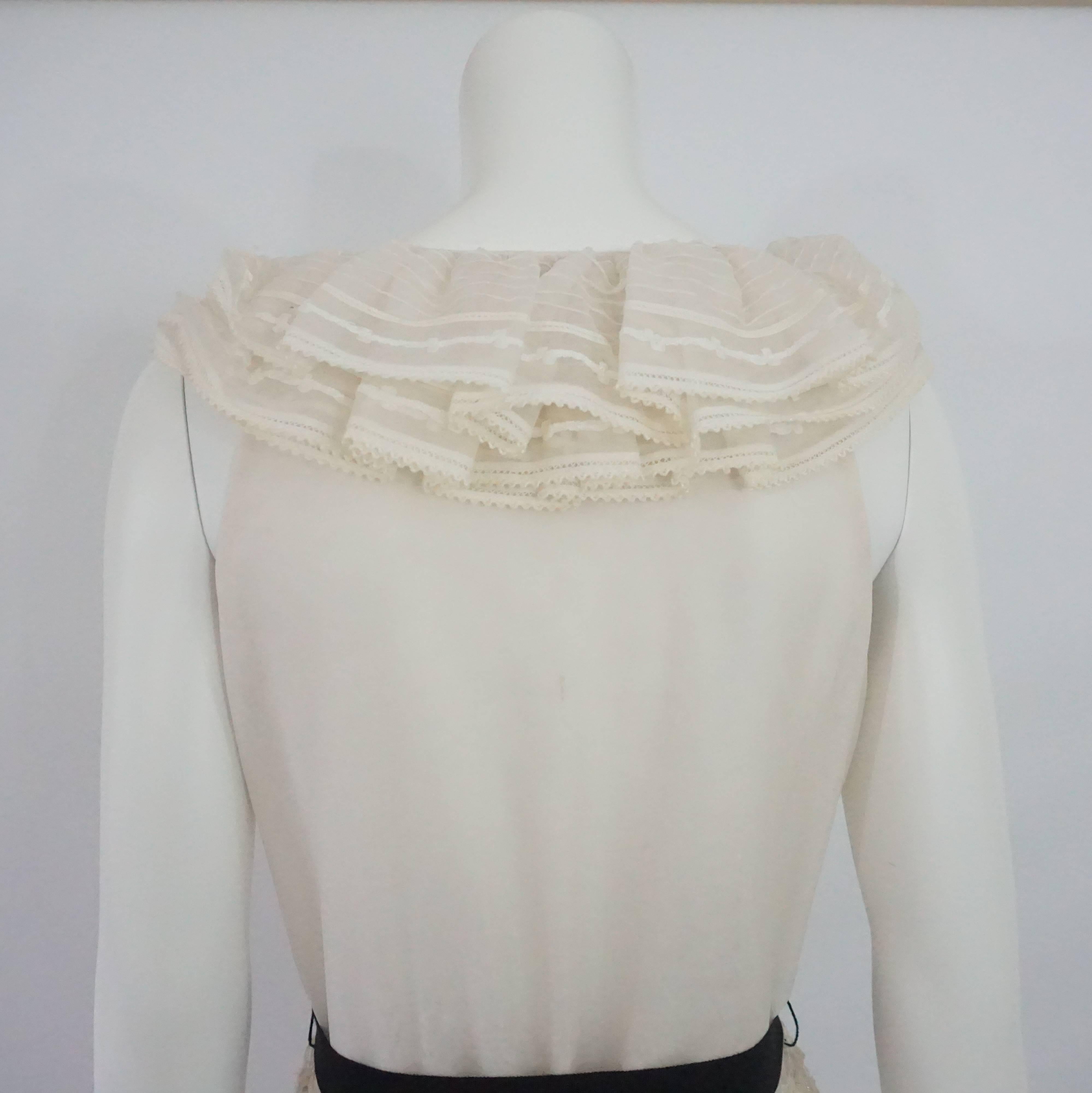 Oscar De La Renta Ivory Silk Ruffle & Lace Gown with Black Ribbon - 10 In Excellent Condition In West Palm Beach, FL