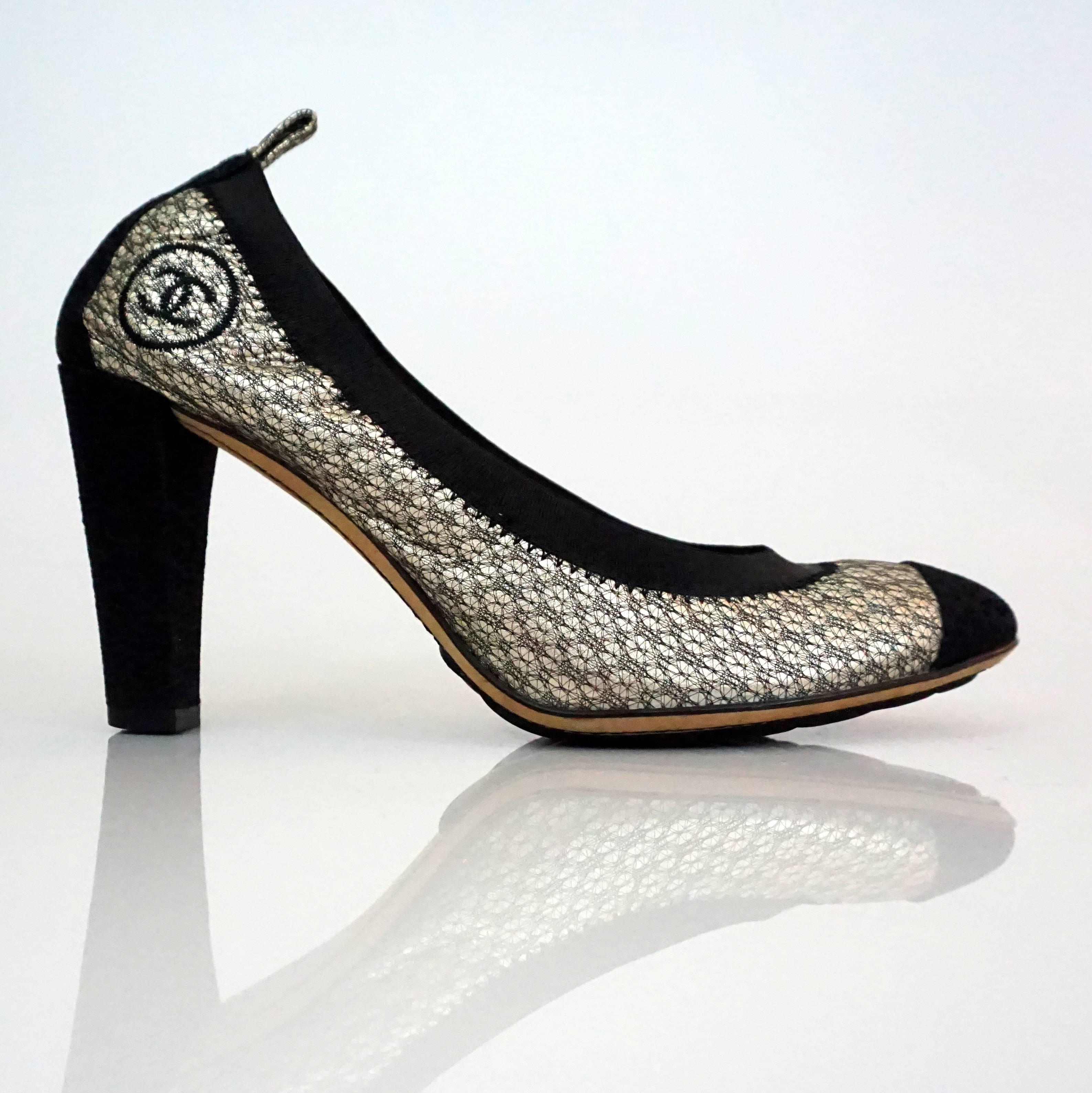 Chanel Metallic Leather and Black Brocade Stretch Pump - 36.5 This fabulous Gold/Bronze leather metallic pump with black threading throughout the leather, has a black stitched CC logo, black toe and heel are of black brocade fabric. It is a stretch