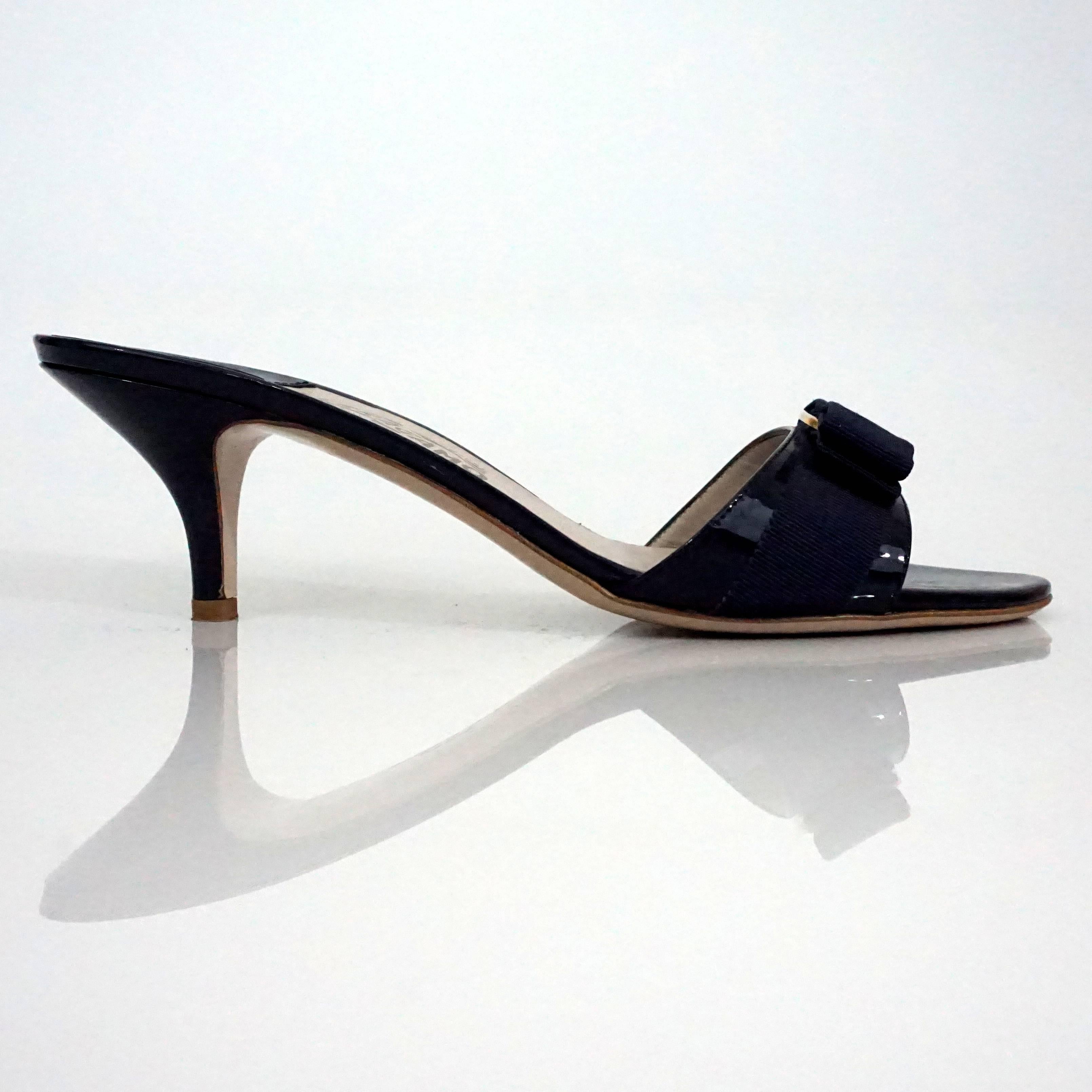 Salvatore Ferragamo Navy Patent Slides with Bow and Gold Logo - 9  This slide has a thick grosgrain ribbon forming a bow with a gold Ferragamo logo buckle. The shoes is in excellent condition.

Measurements:
Heel Height: 2.75