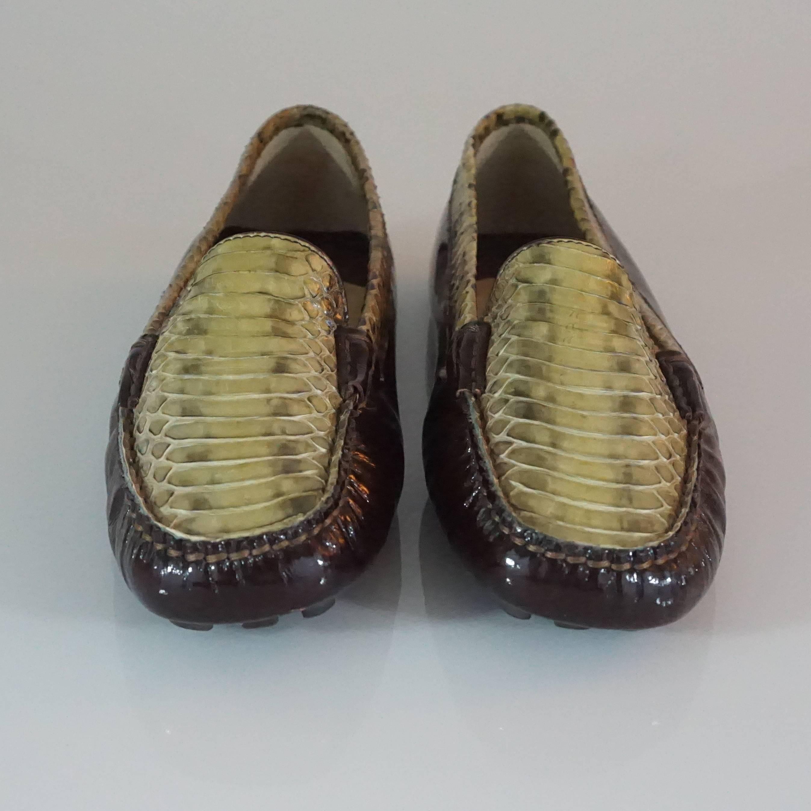 Noir Salvatore Ferragamo - Mocassins en serpent verni marron et vert - 5 en vente