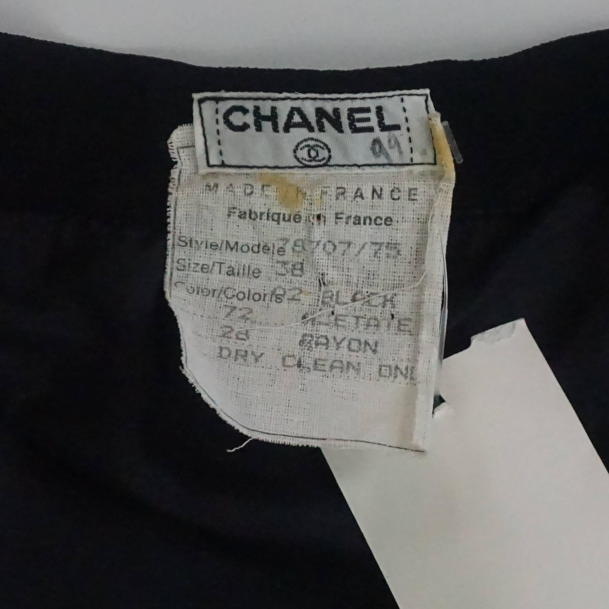 Women's Chanel Vintage Black Silk Pleated Skirt - 38 For Sale