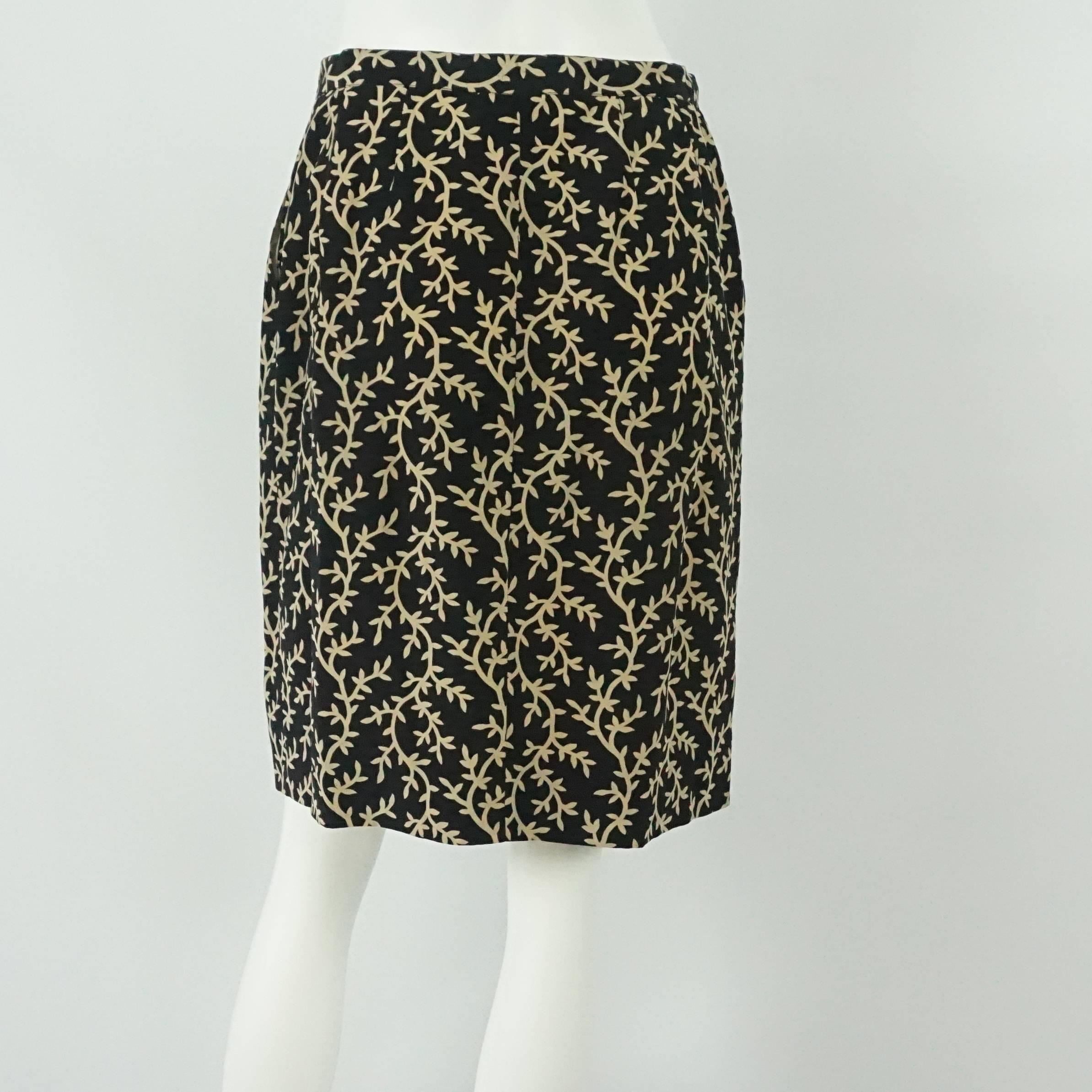 Chanel Black and Tan Skirt - M In Excellent Condition For Sale In West Palm Beach, FL