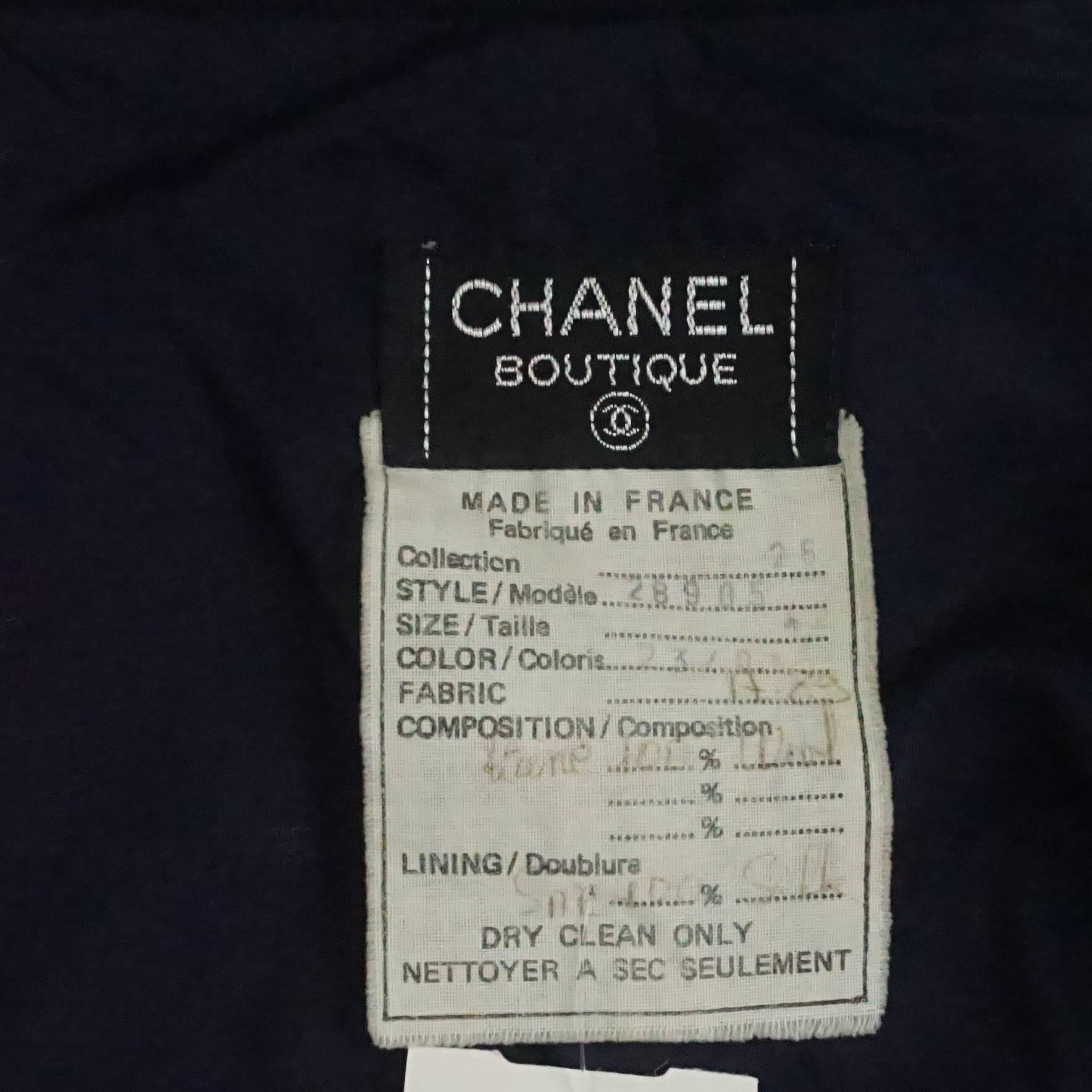 Chanel Navy Pleated Front Skirt - 38 In Excellent Condition For Sale In West Palm Beach, FL