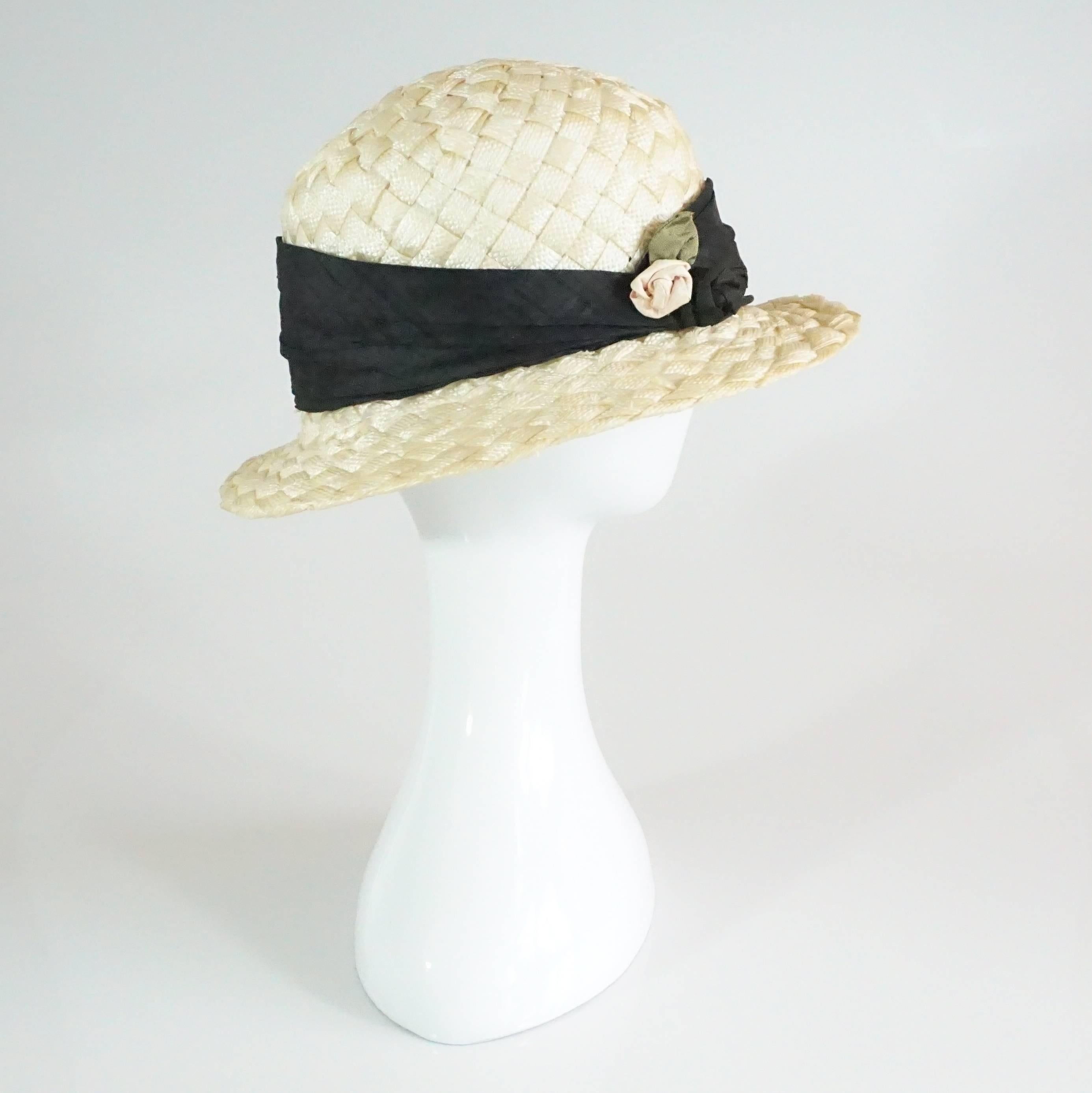 Suzanne Couture Millinery Cream Swiss Braided Straw Woven Hat w/ Black Silk Fabric Detail w/ pastel flowers. This hat is in excellent condition.
Measurements:
Inside Circumference: 21