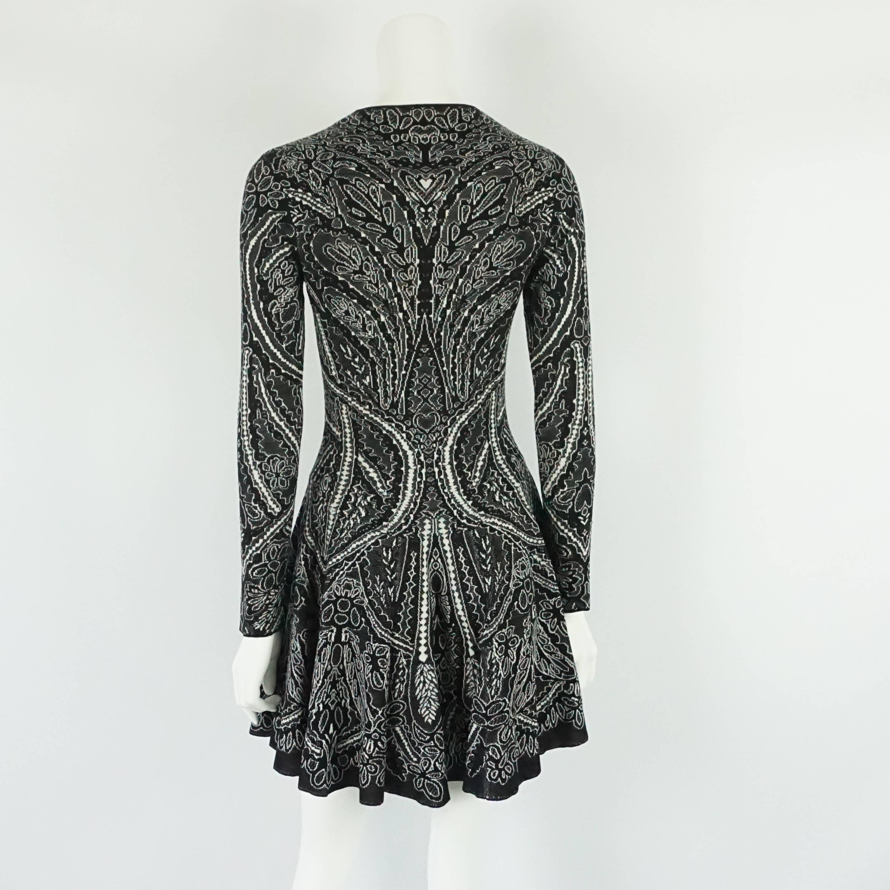 Alexander McQueen Black and Ivory Patterned Silk Knit Dress - Small In Excellent Condition In West Palm Beach, FL
