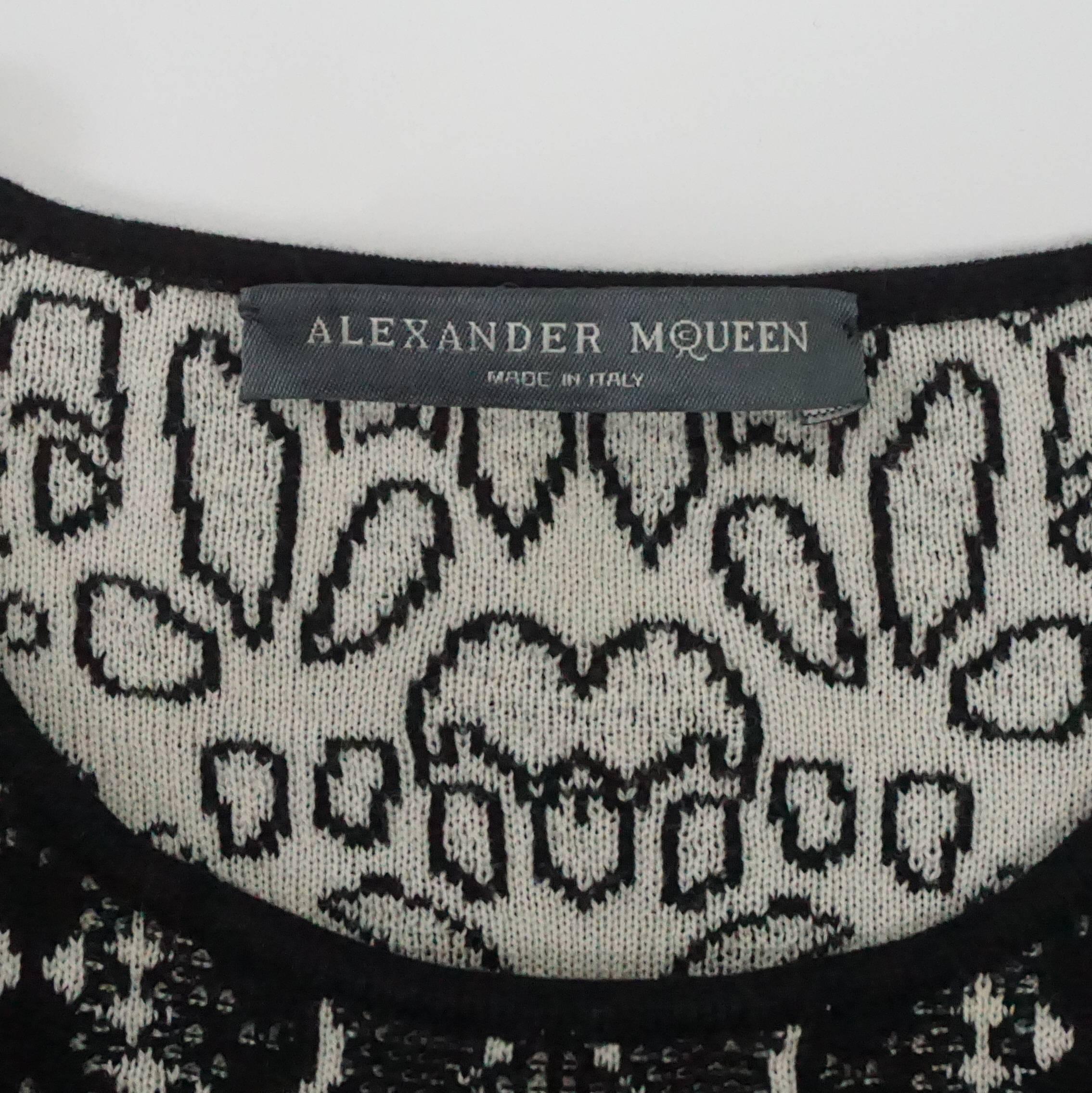 Alexander McQueen Black and Ivory Patterned Silk Knit Dress - Small 1
