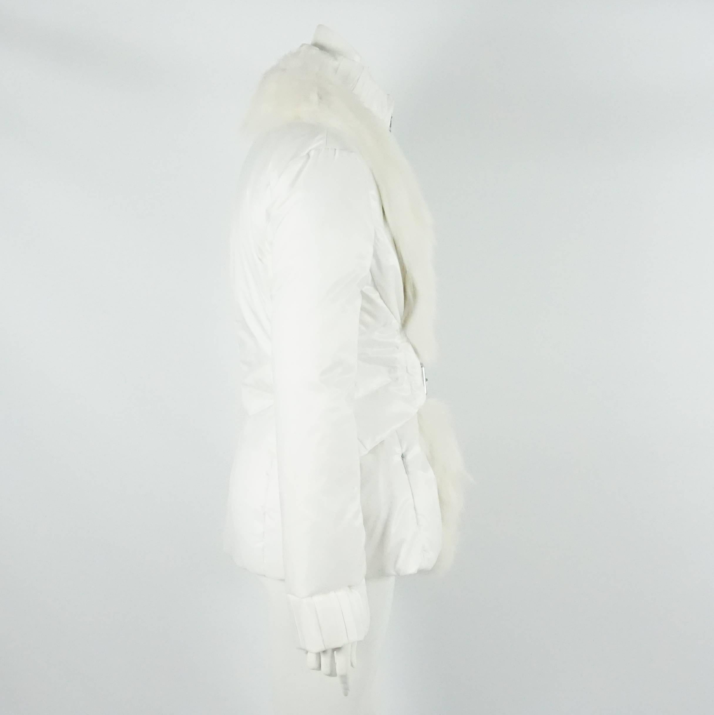 Roberto Cavalli White Puffer Jacket with Fox Fur Trim - 44. This puffer jacket is in excellent condition with light wear to the fabric. It has a fitted shape and features fox along the collar and front, a silver front zipper, a small belt in the