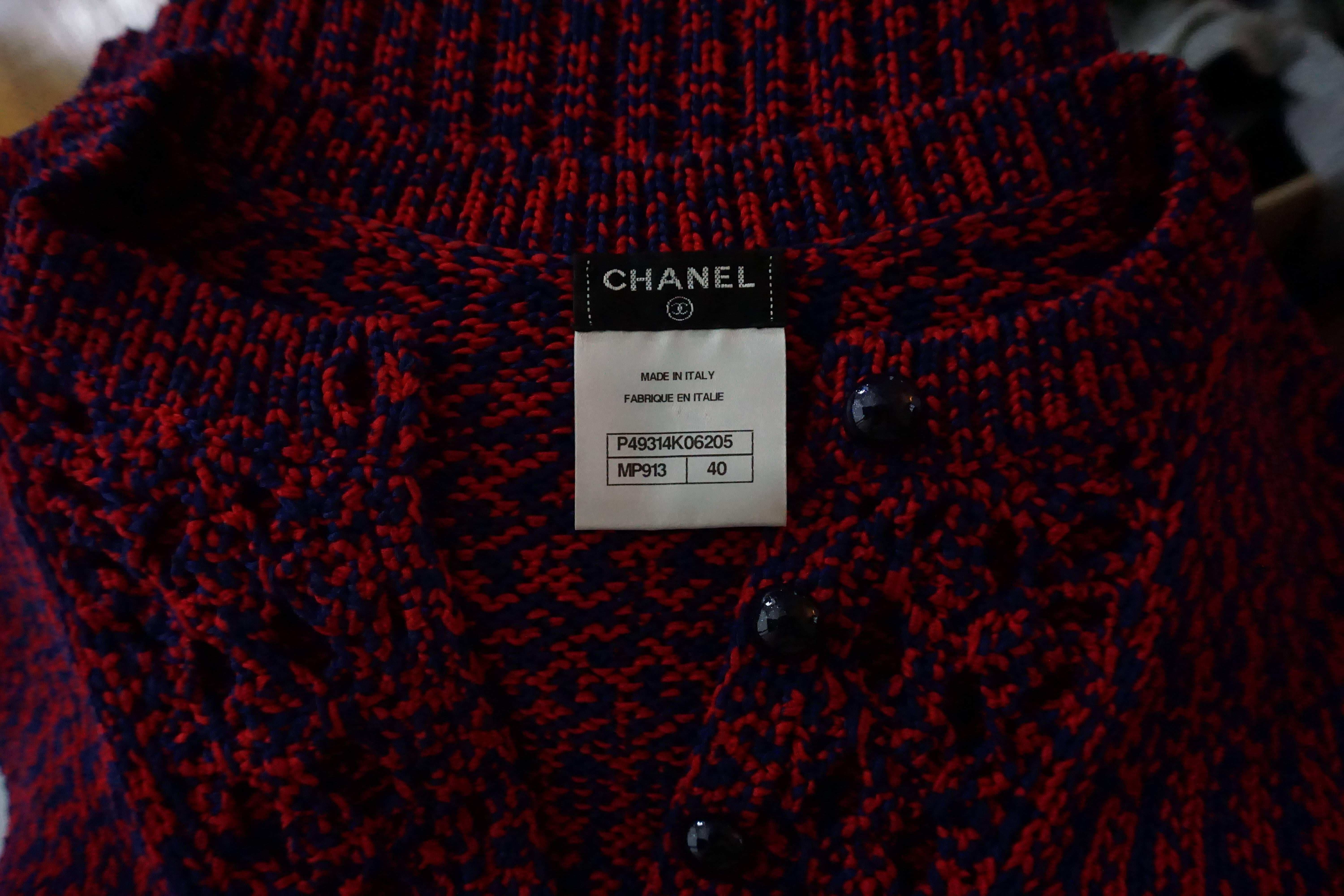 Chanel Runway Spring 2014 Red and Blue Cotton Knit Crochet Sweater - Size 40 In Excellent Condition For Sale In West Palm Beach, FL