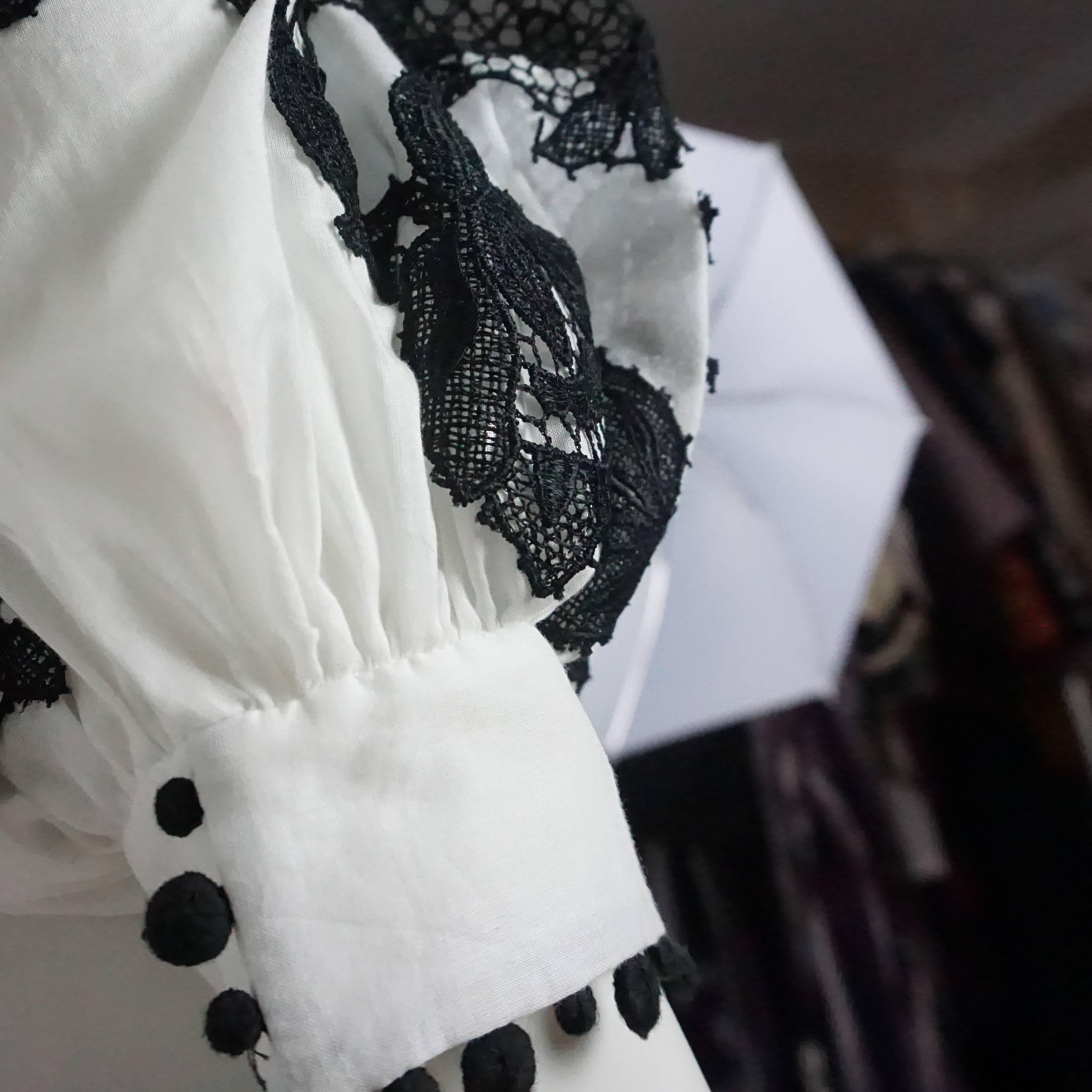Oscar de la Renta White Cotton Peasant Top with Black Lace Detail - 2 3
