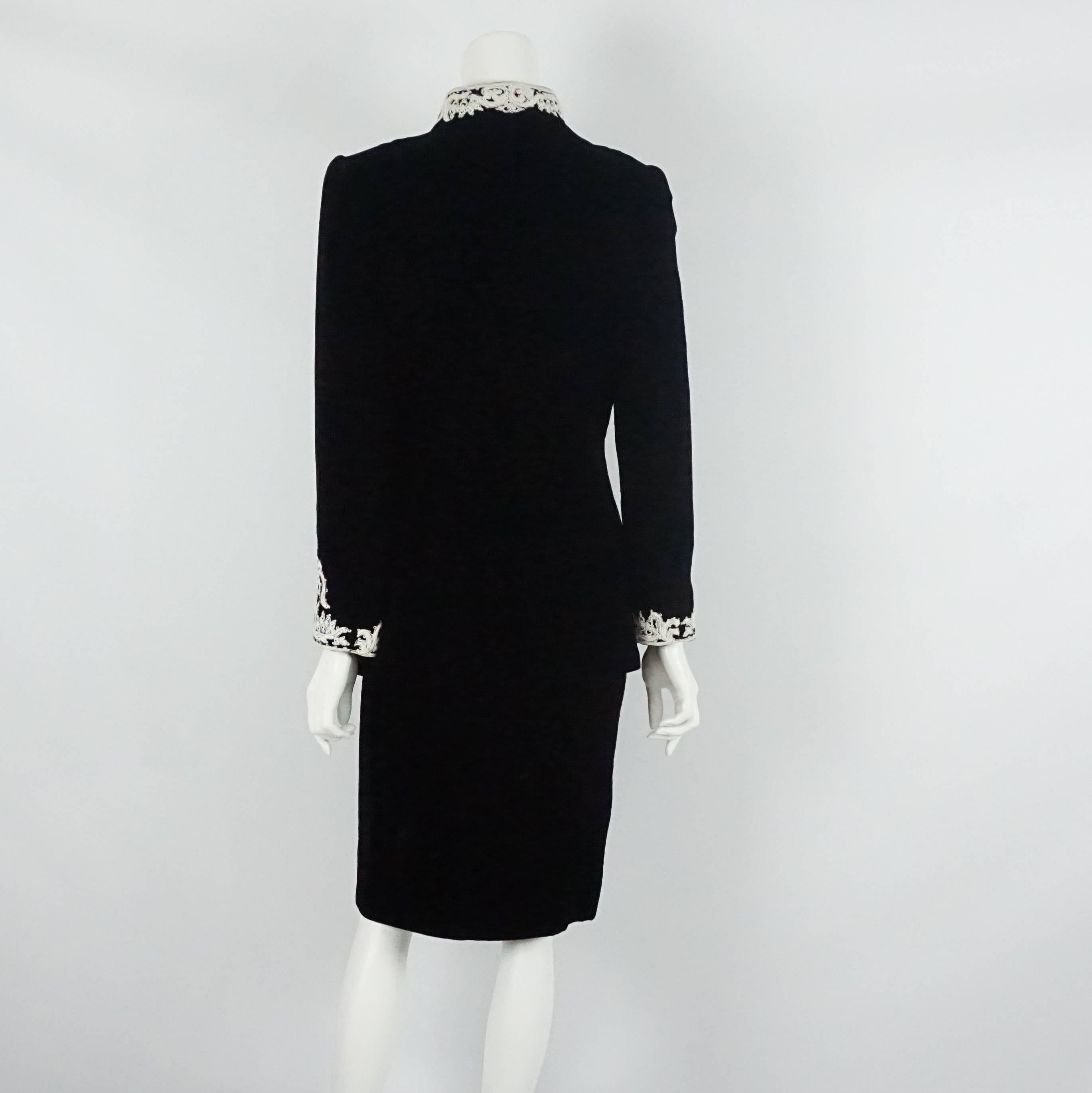 Oscar de la Renta Black Velvet Skirt Suit with White Embroidery - 10 - 1990s In Excellent Condition For Sale In West Palm Beach, FL