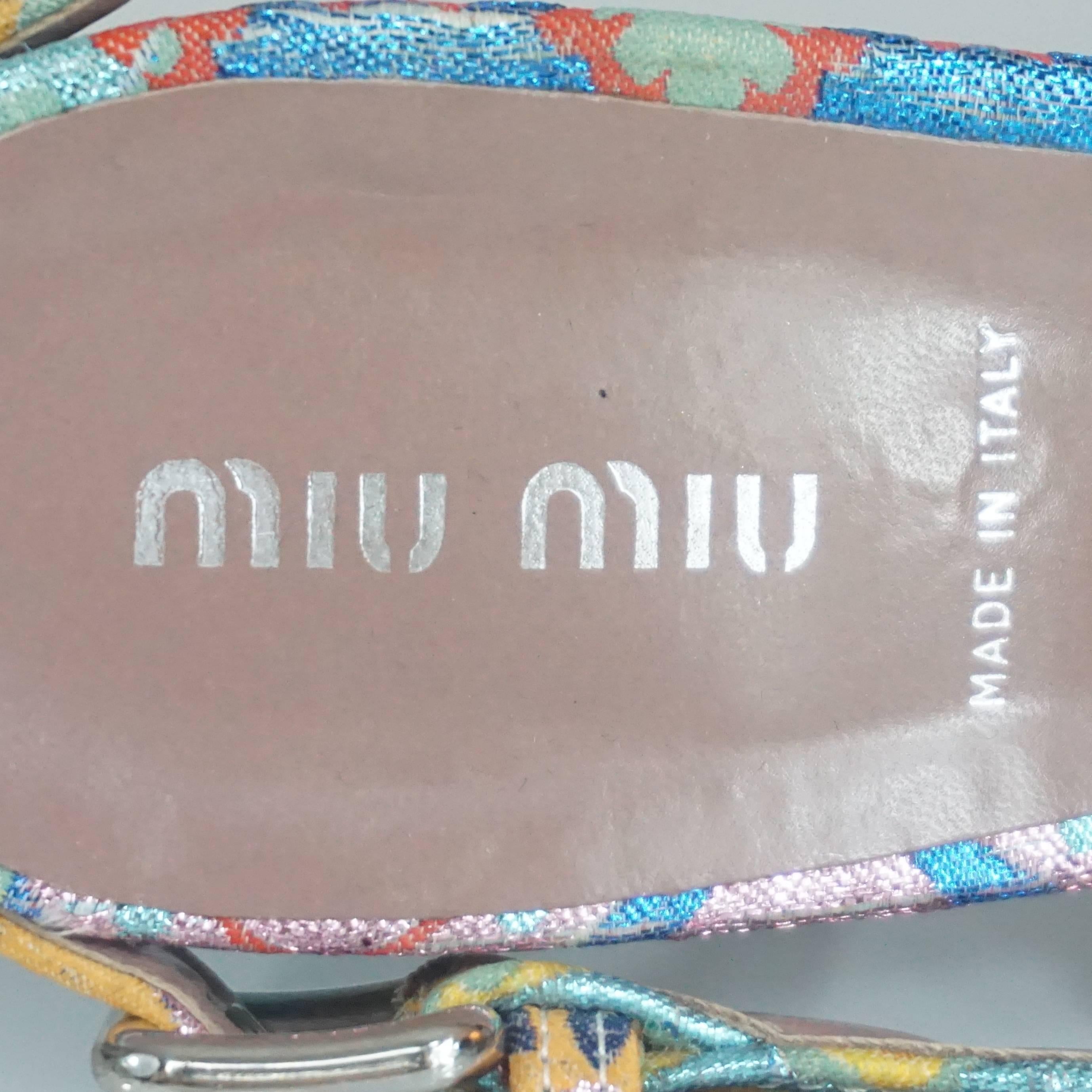 Miu Mehrfarbig gemustertes Brokat Open Toe Slingback - 40,5 - SHW im Angebot 1