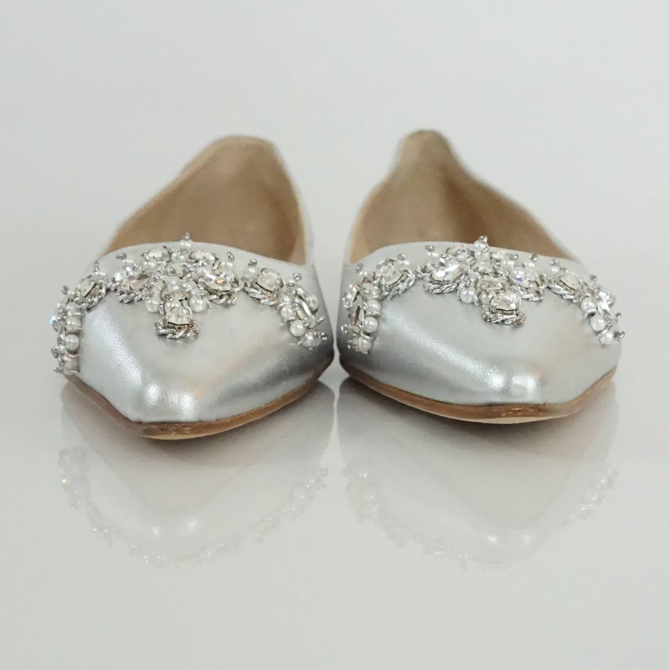 Manolo Blahnik Silver Leather Flats with Rhinestone and Pearl Detail - 40 In New Condition In West Palm Beach, FL