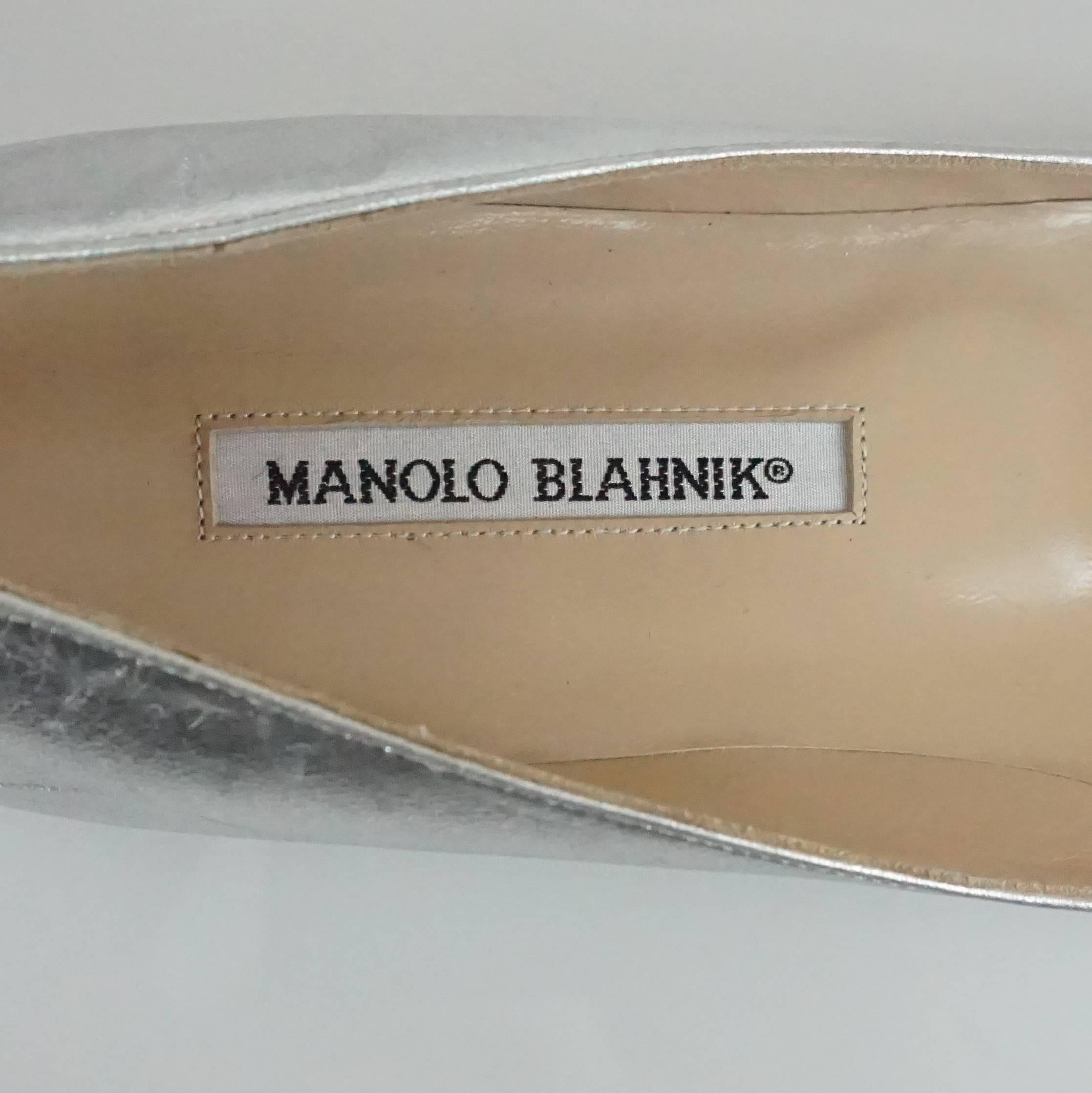 Manolo Blahnik Silver Leather Flats with Rhinestone and Pearl Detail - 40 3