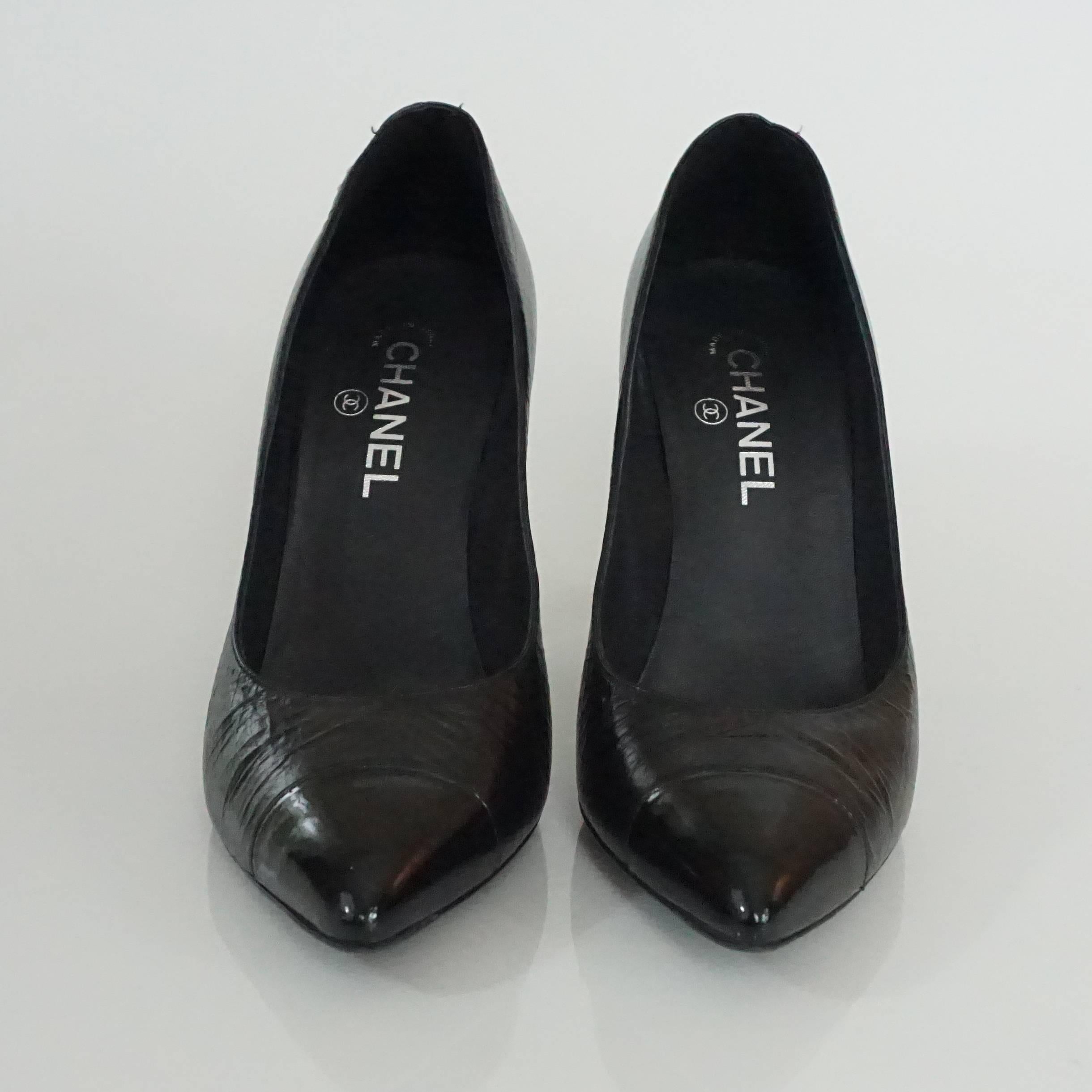 Chanel Black Leather and Patent Pump w/ Rope Knot Heel - 40.5 In Excellent Condition In West Palm Beach, FL