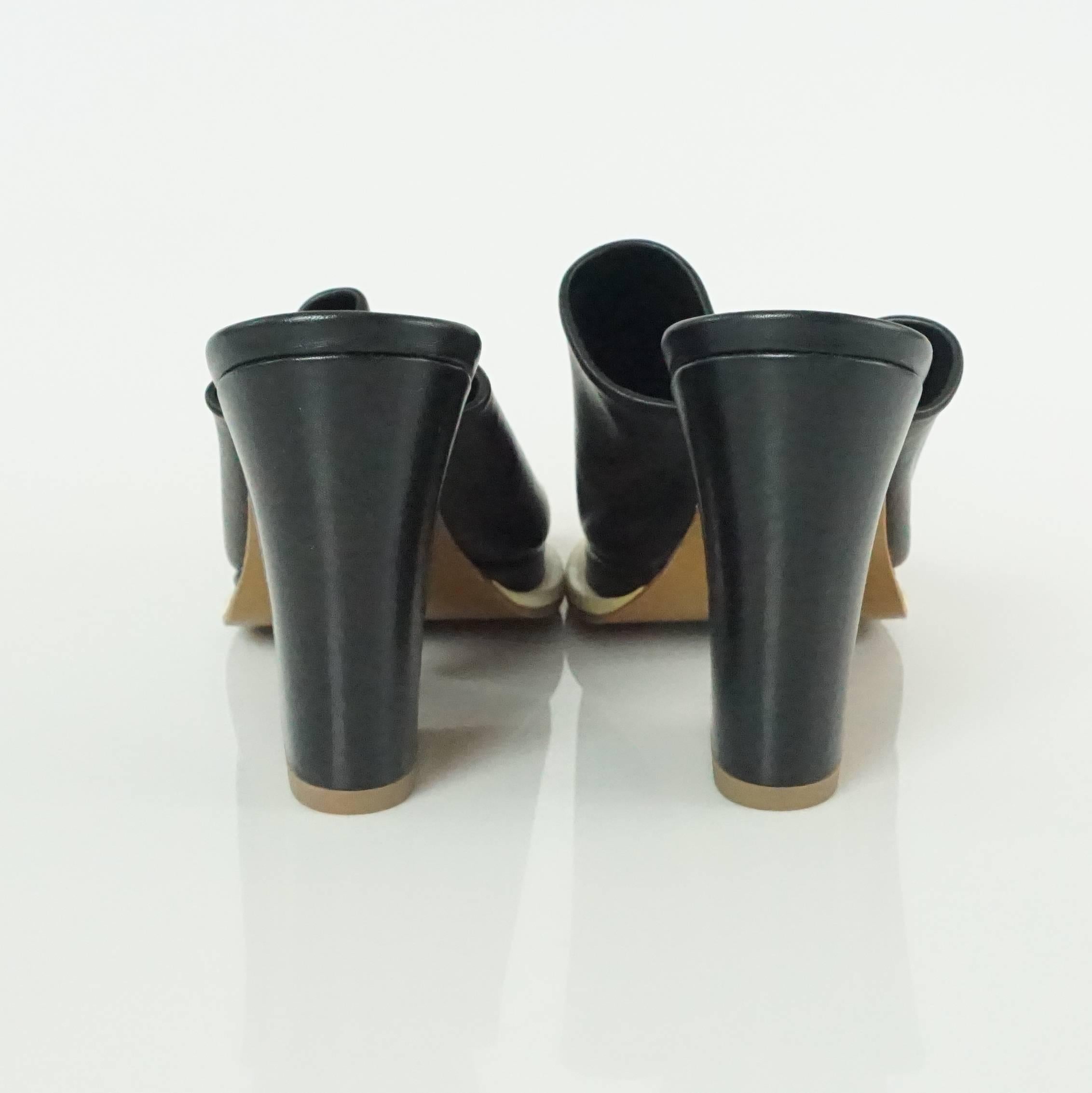 Women's Robert Clergerie Black Leather Clogs with Block Heel - 37